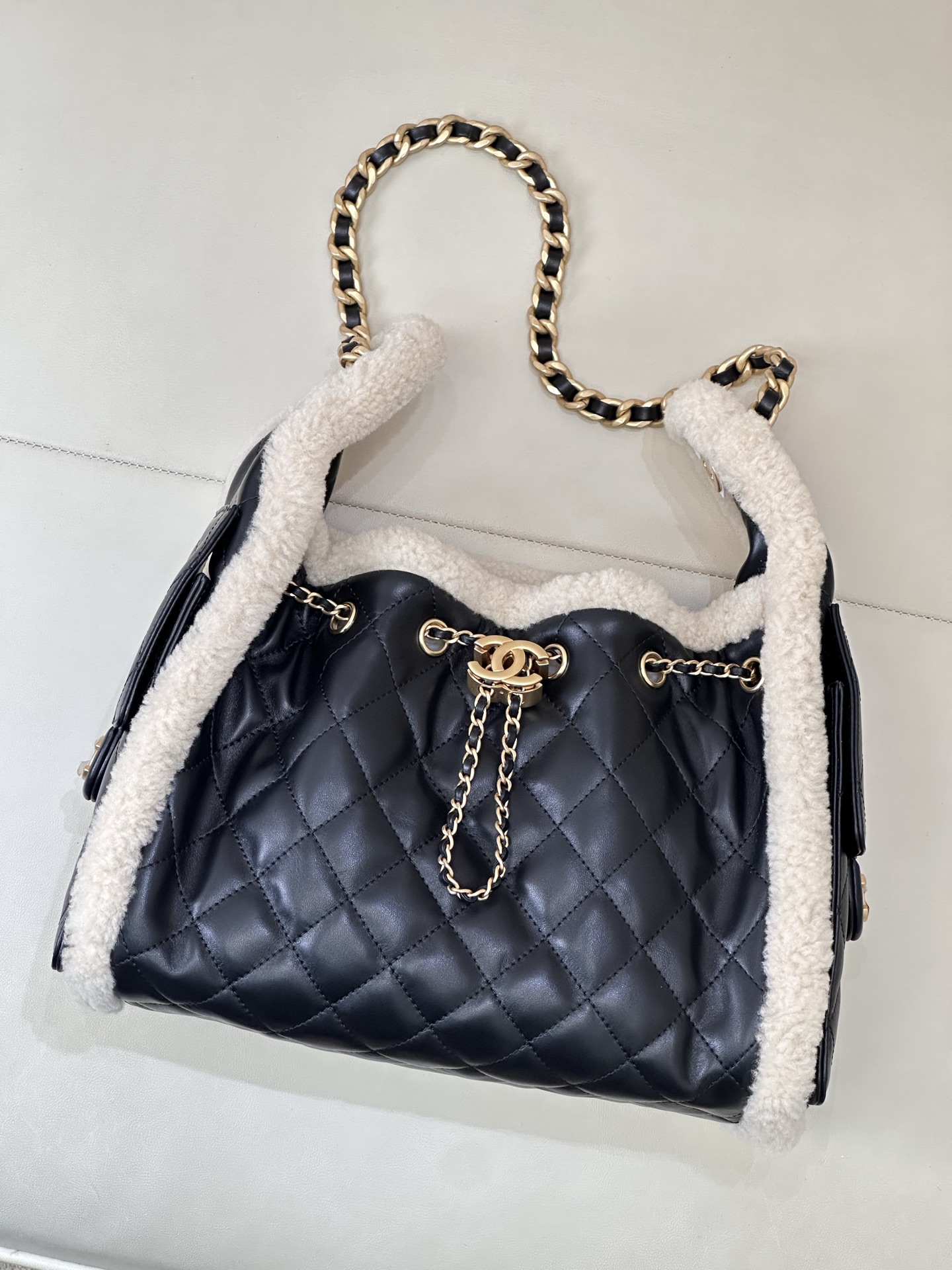 Chanel 25 Lambswool Hobo Handbag - Image 2