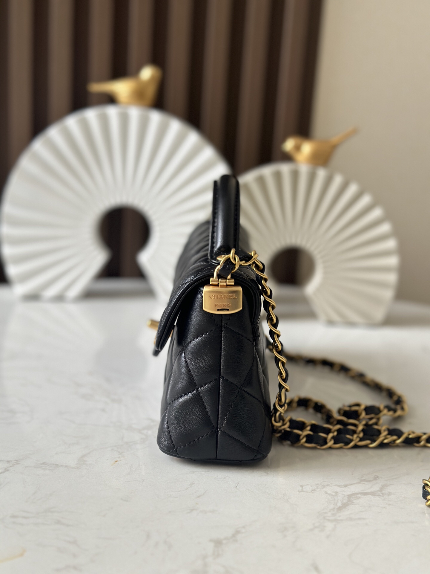 Hermès Kelly 25 Black and Gold Handbag - Image 2