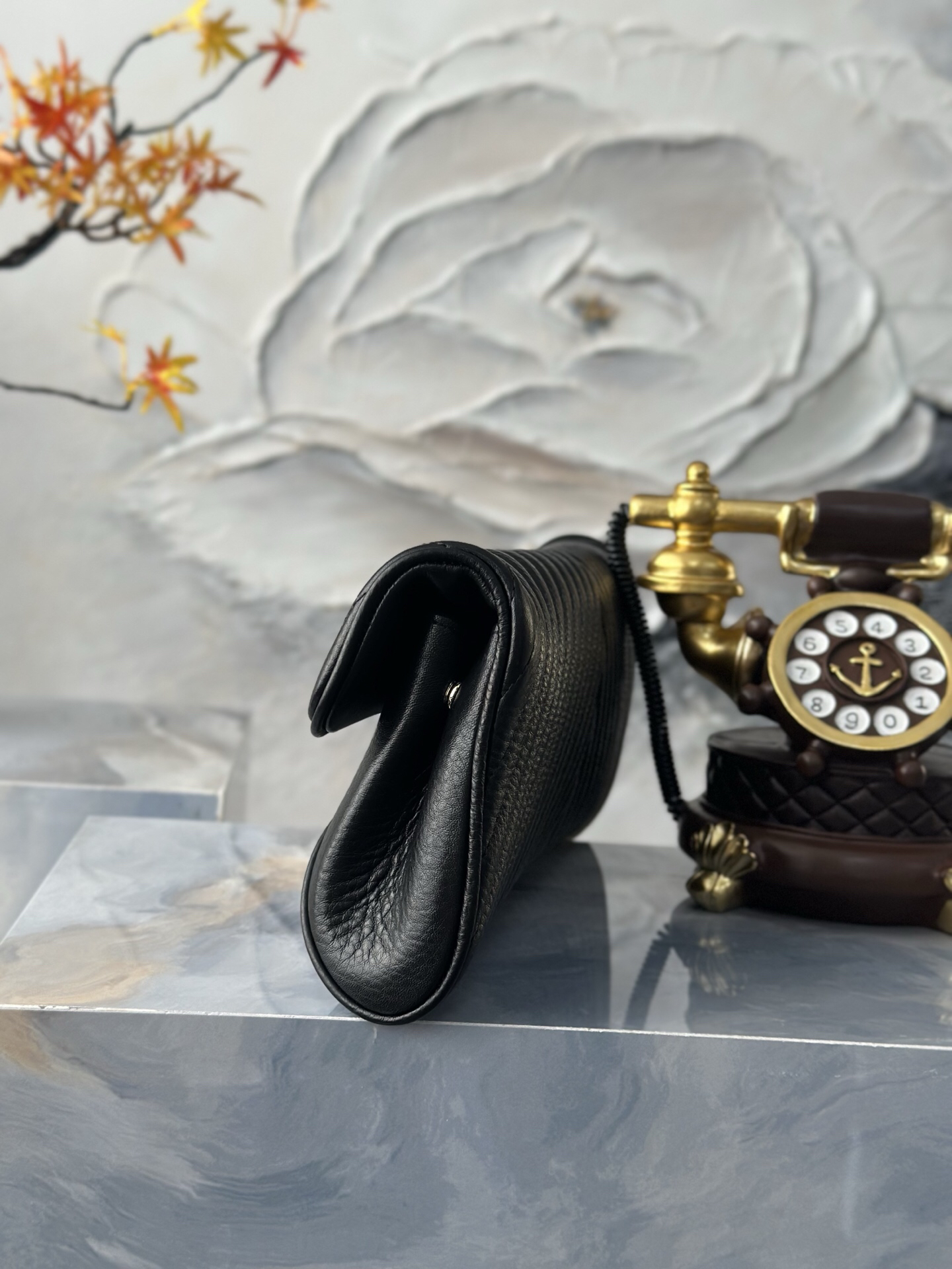 Chanel 86015 Vintage Lambskin Evening Clutch Bag - Image 2