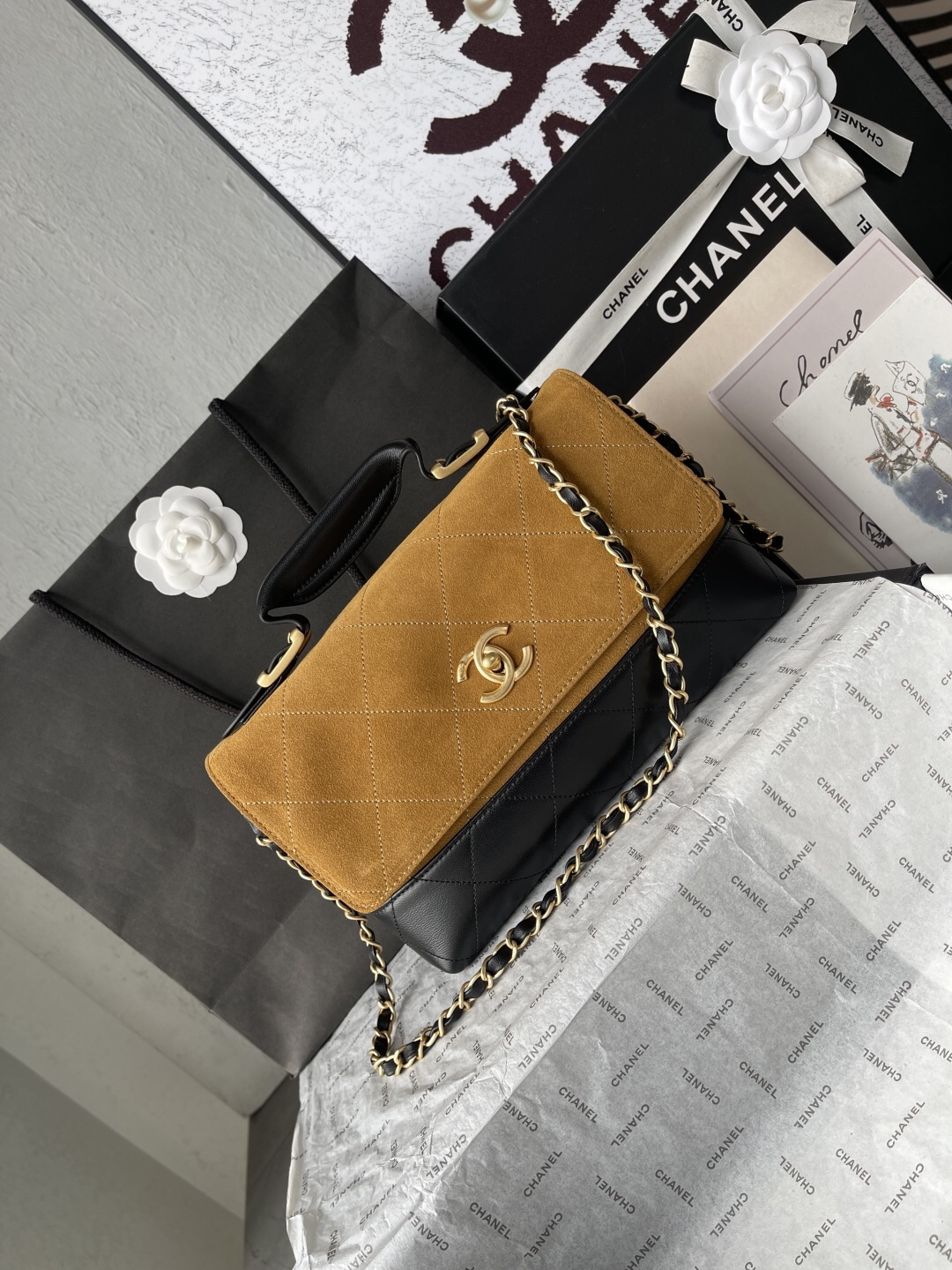 Chanel 25A AS5637 Hobo Bag in Suede - Image 2