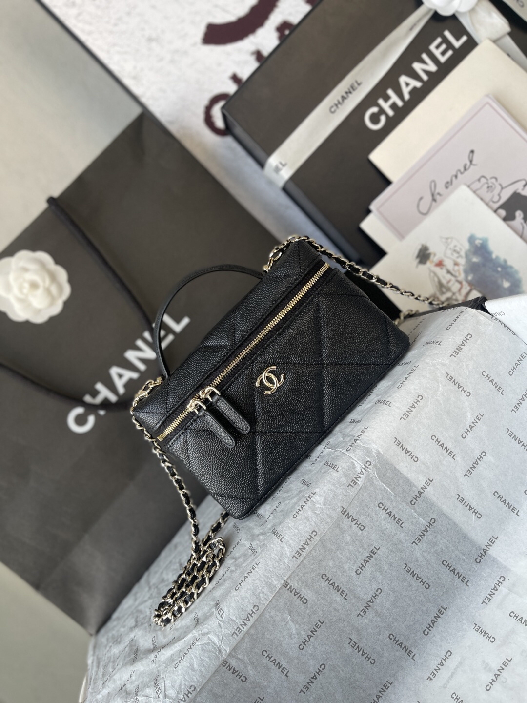 Chanel A4936 Diamond-Pattern Lunchbox Bag - Image 2