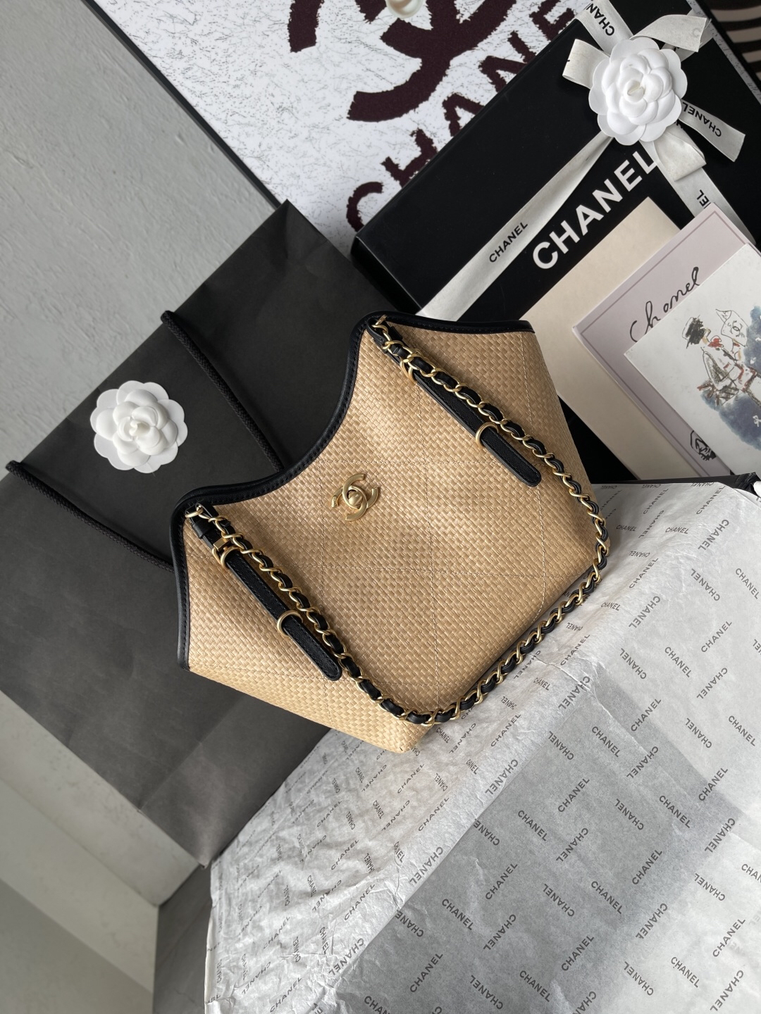 Chanel 25S Maxi Hobo Straw and Leather Tote Bag - Image 2
