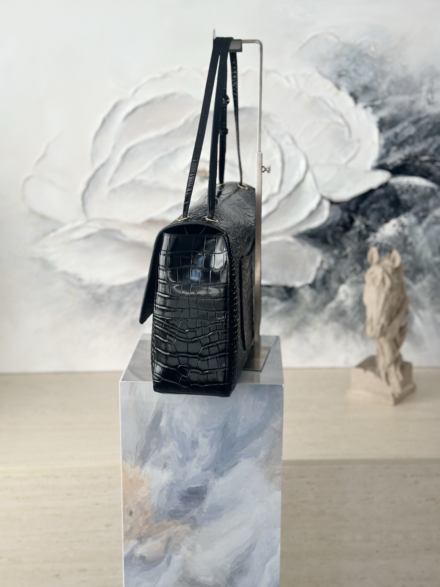 Chanel 26S Black Crocodile-Pattern Leather Maxi Flap Handbag with Gold-Tone Clasp - Image 2