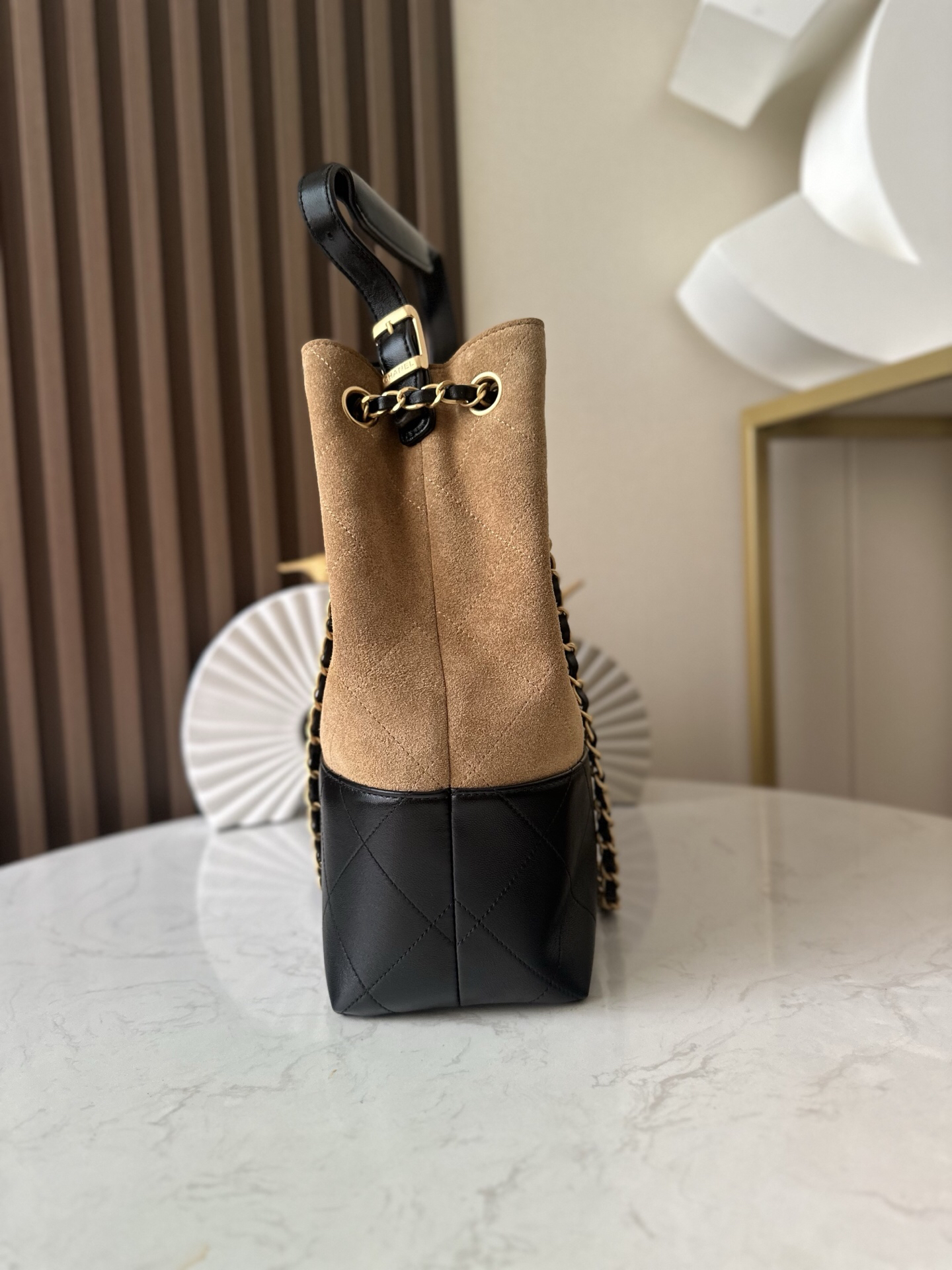 Chanel 25A Handcrafted Calfskin Handbag - Image 2