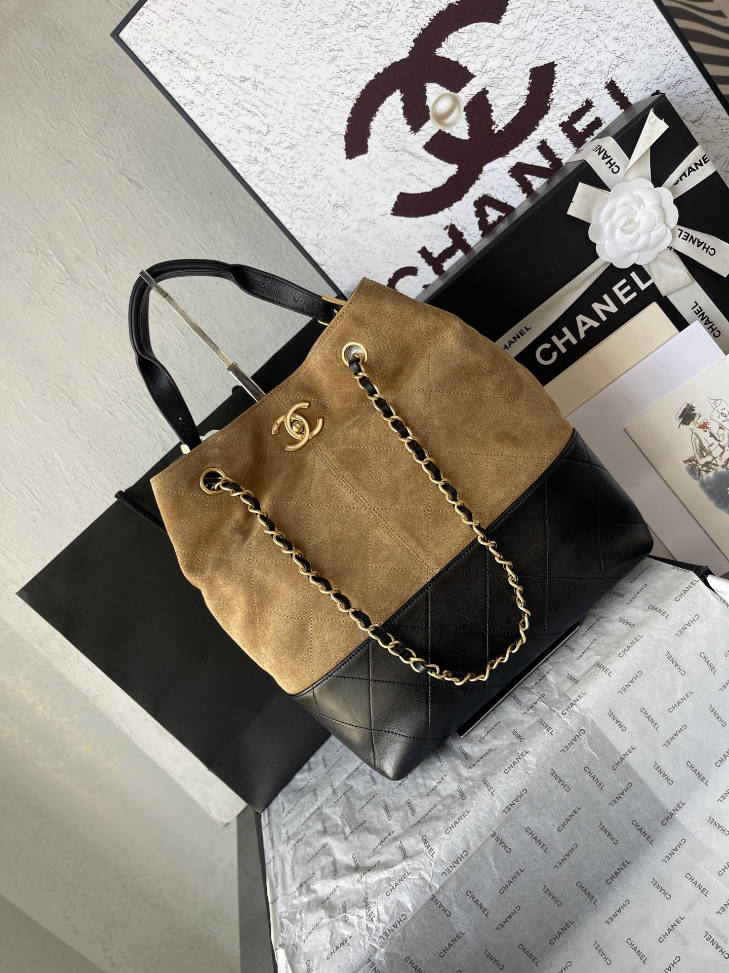 Chanel AS5636 Quilted Color-Block Handbag with Mini Bag Charm - Image 2