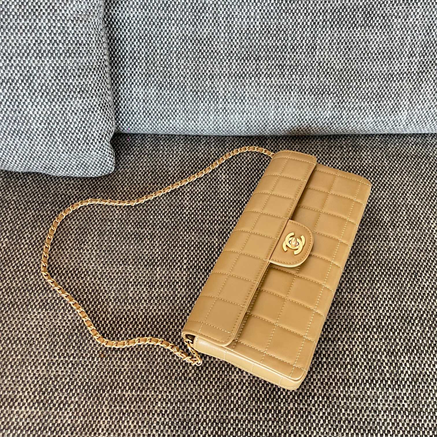 Chanel Vintage Lambskin Ice Cube Crossbody Bag - Image 2