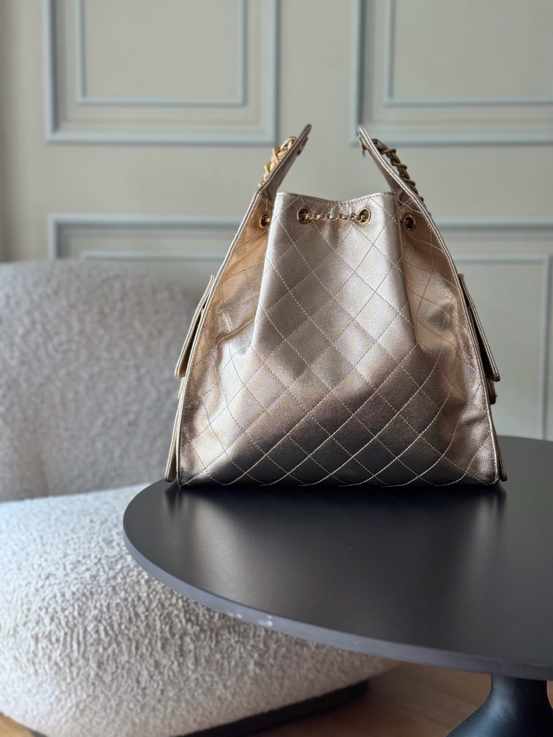 CHANEL 25C Textured Leather Hobo Shoulder Bag - Image 2