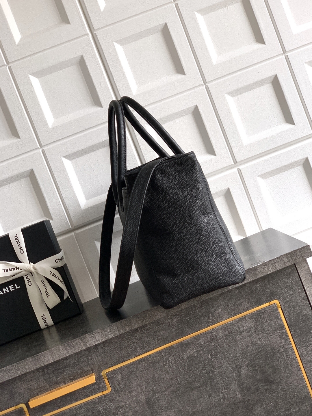 Chanel Cerf Medium Tote Bag - Image 2