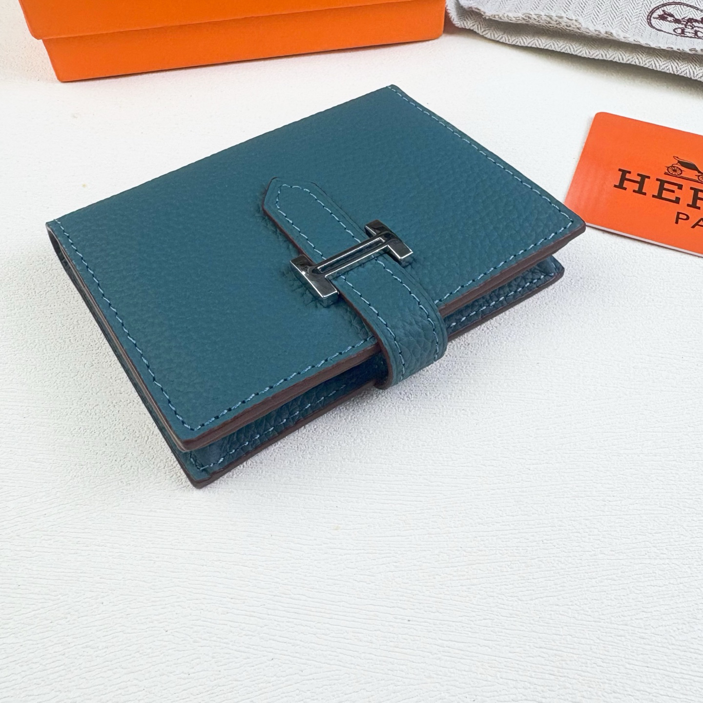 Hermès Togo Calfskin Card Holder with H-Clasp - Image 2