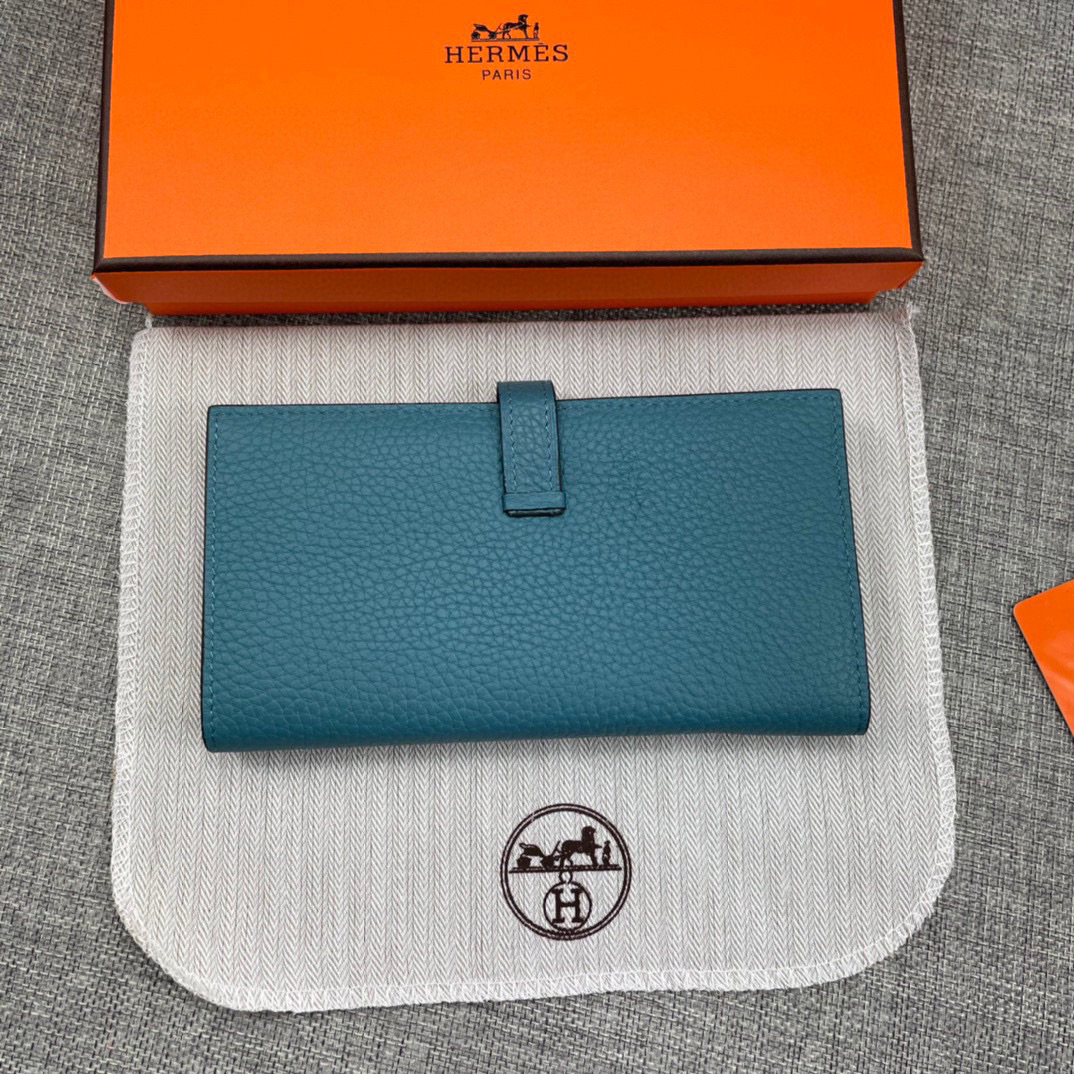 Hermes Women's Leather Zip Wallet - Image 2