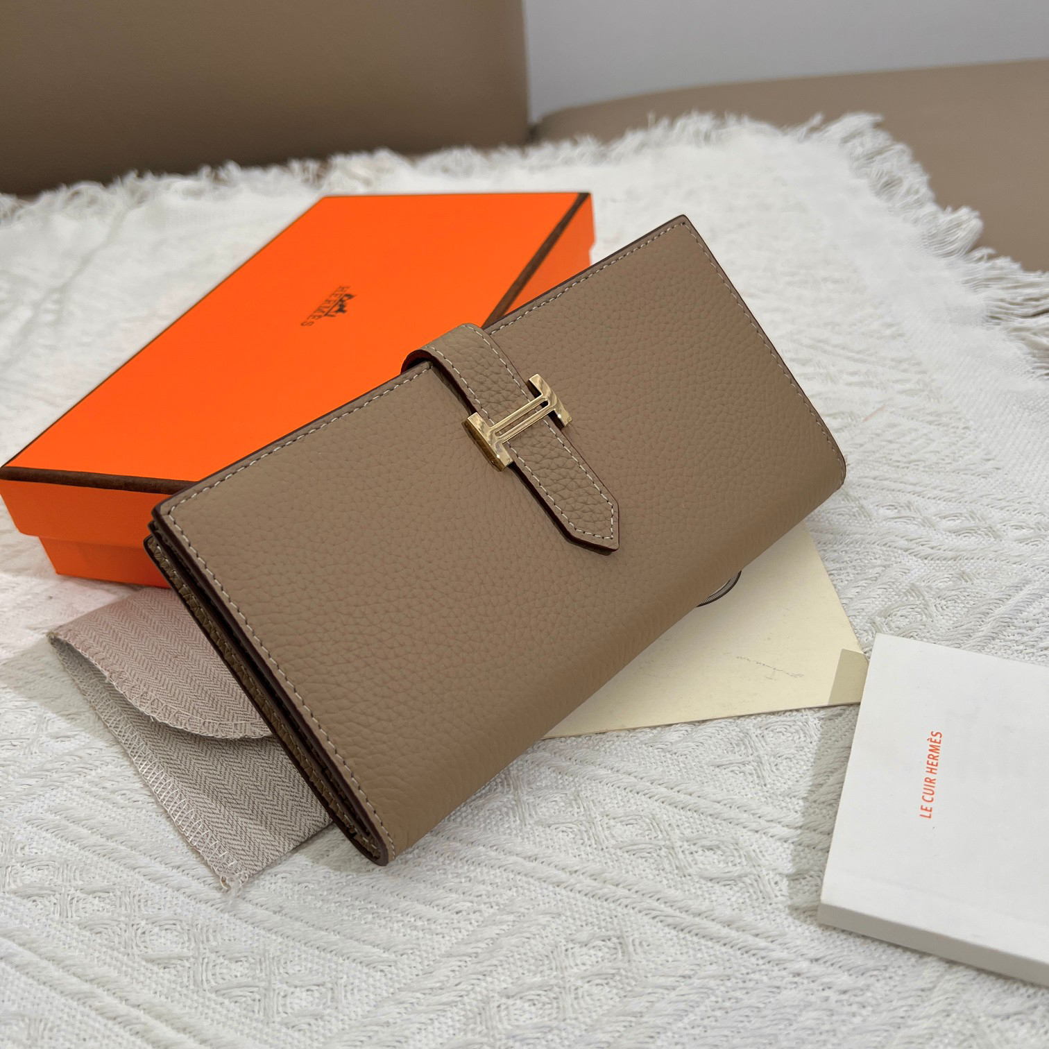 Hermès Togo Leather Vertical Zipper Wallet - Image 2