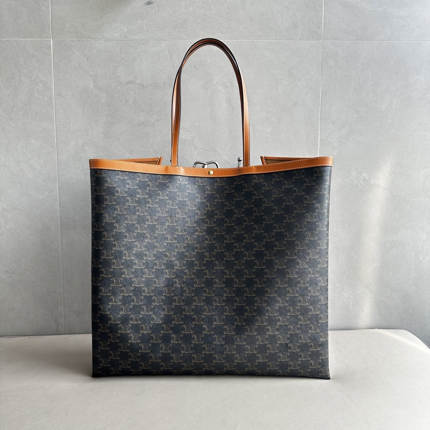 FLAT SHOER Logo-Print Leather Tote Bag - Image 2