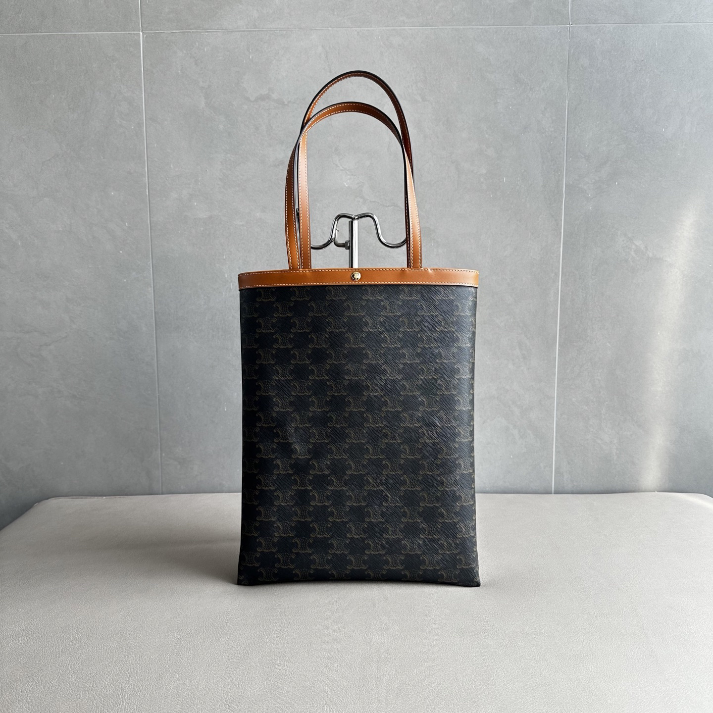 FLAT SHOER Logo-Print Leather Tote Bag - Image 2