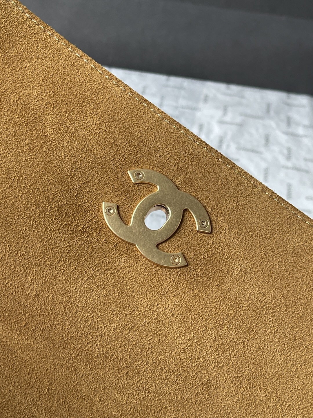 Chanel 25A AS5637 Hobo Bag in Suede - Image 11