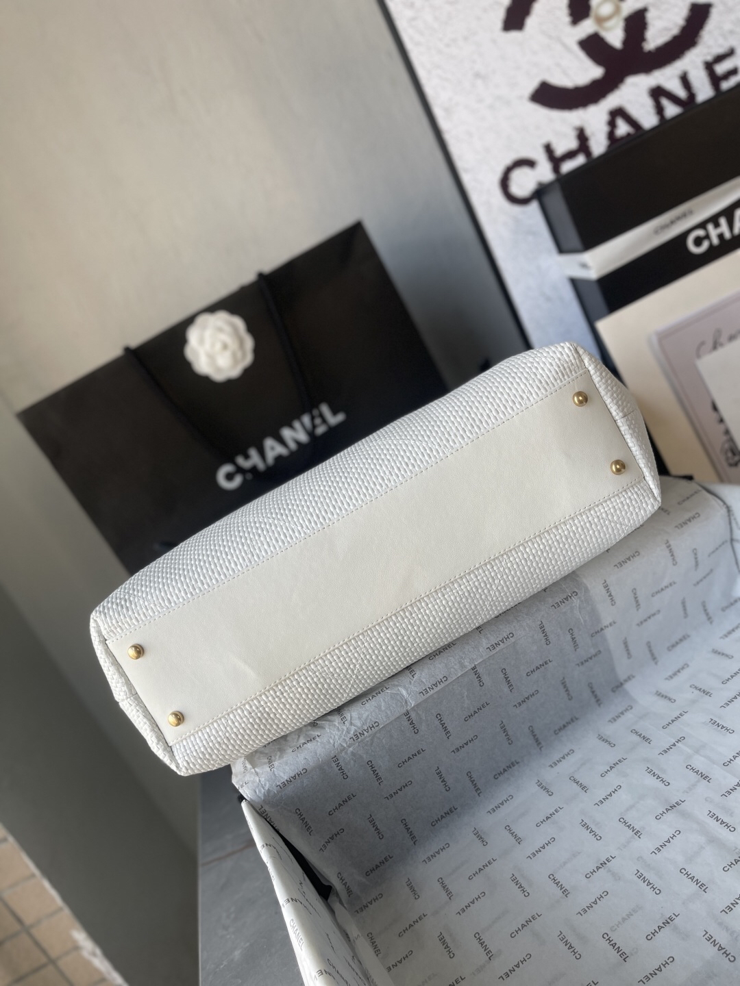 Chanel 25S Maxi Hobo Straw and Leather Tote Bag - Image 11
