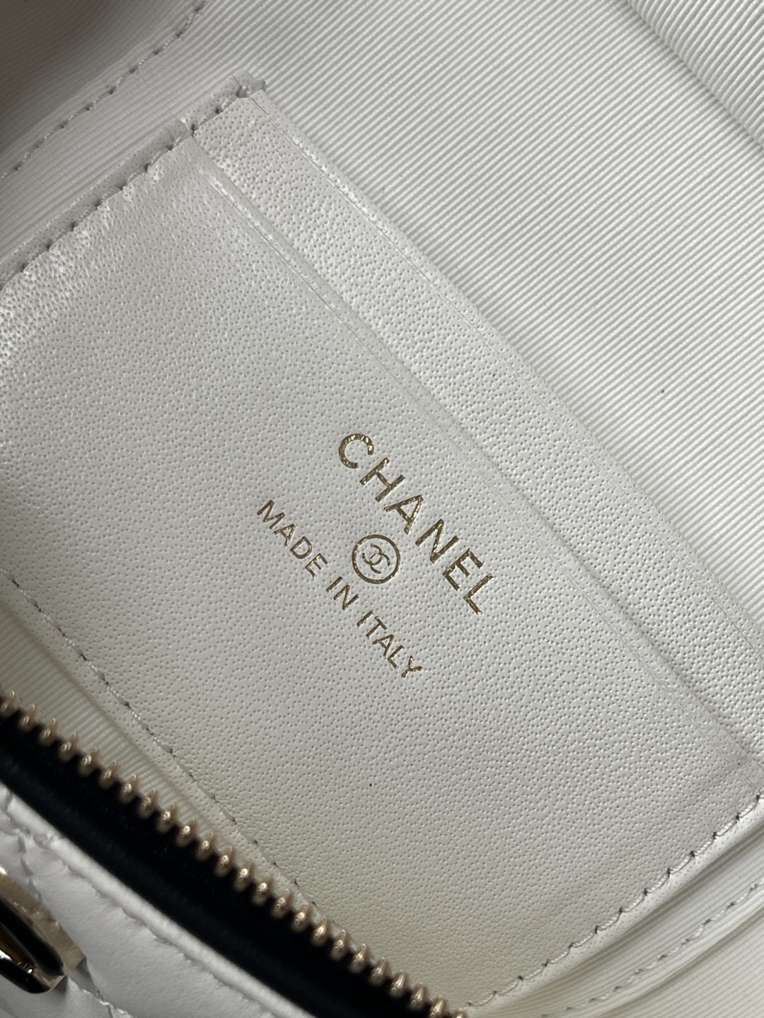 Chanel Panda Motif Small Box Bag - Image 11