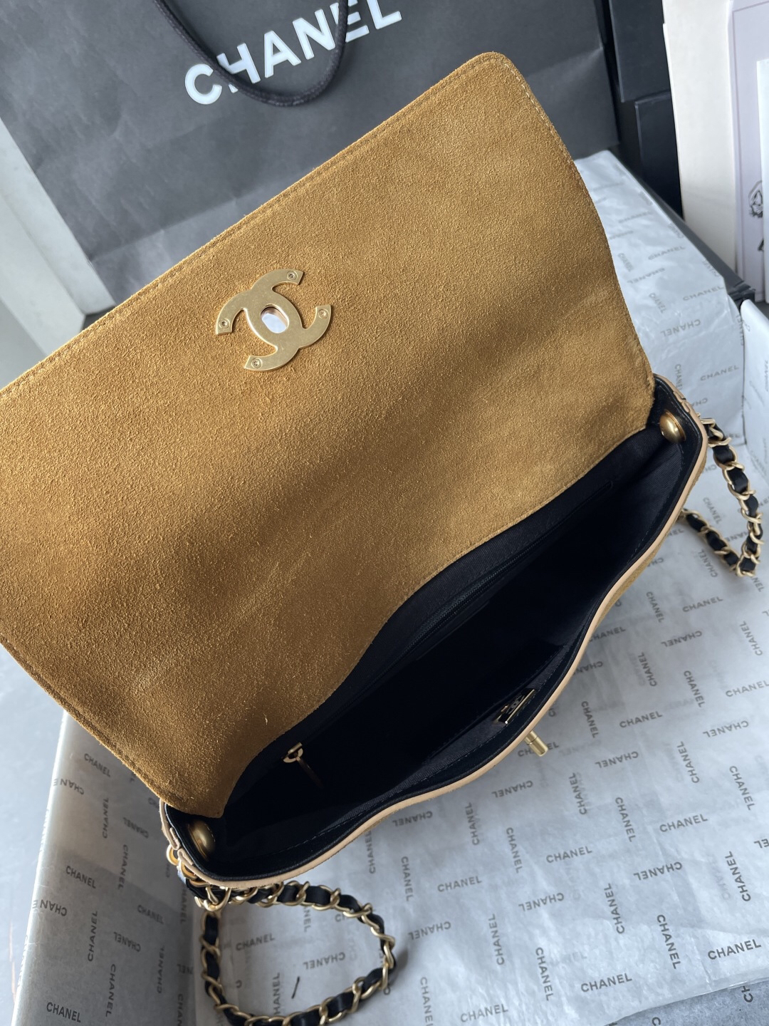 Chanel 25A AS5637 Hobo Bag in Suede - Image 12