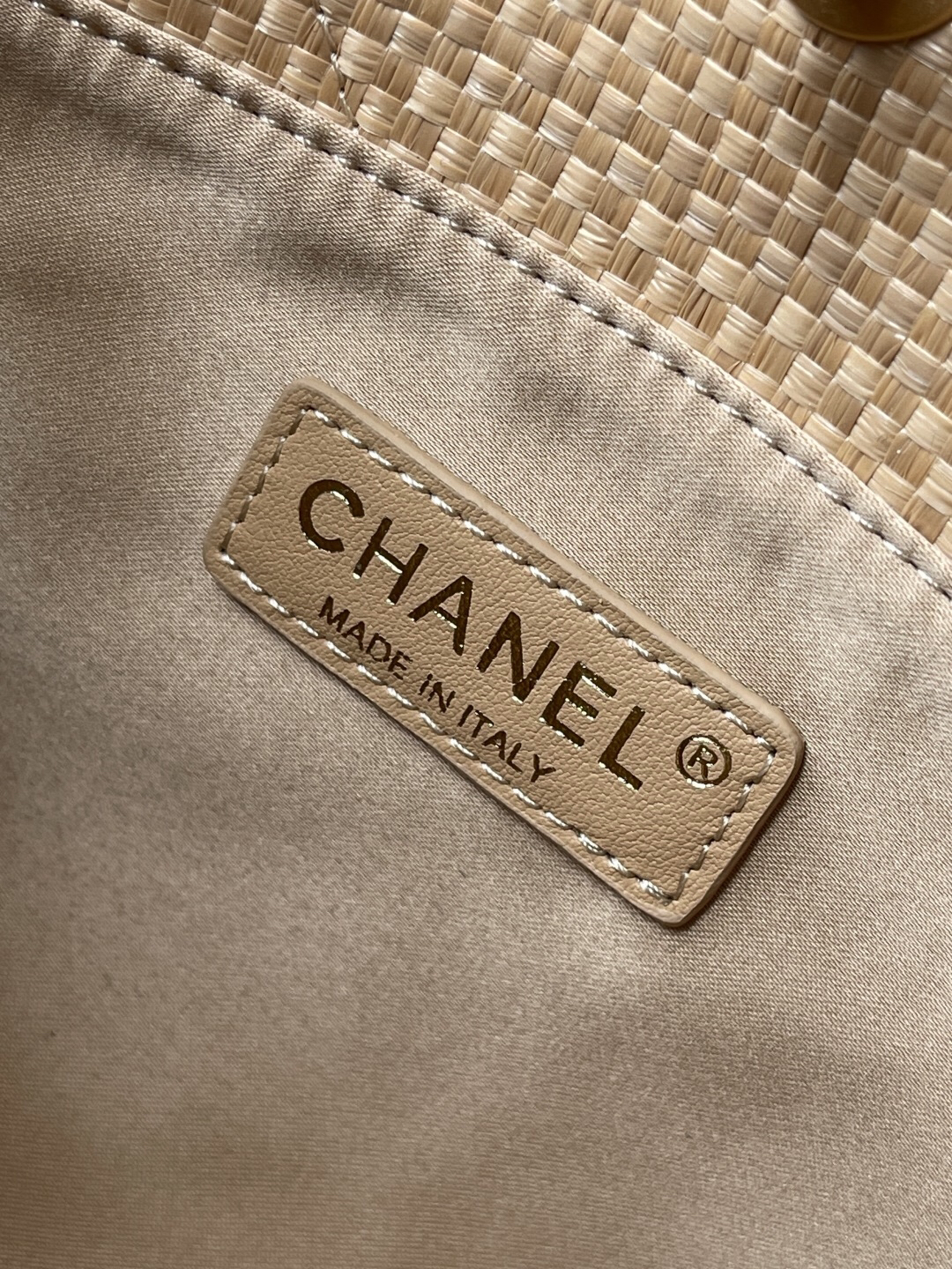 Chanel 25S Maxi Hobo Straw and Leather Tote Bag - Image 12