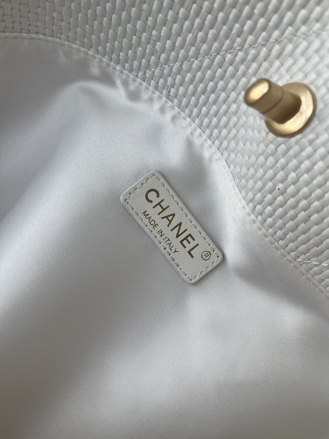 Chanel 25S Maxi Hobo Straw and Leather Tote Bag - Image 13