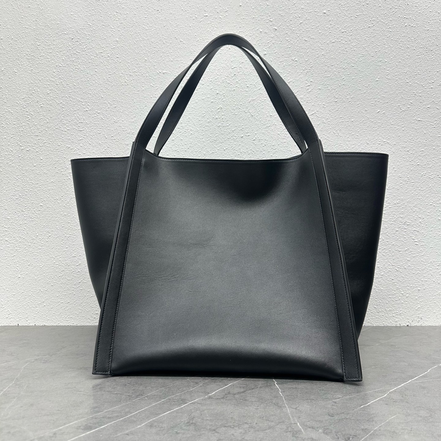 CE CUBE Medium Leather Tote Bag - Image 3