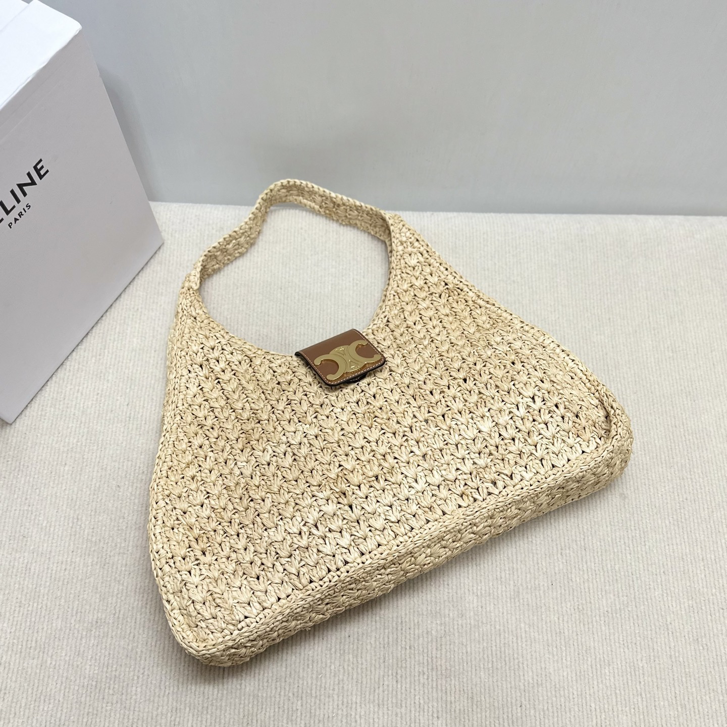 Cabas Triangle Woven Straw Shoulder Bag - Image 3