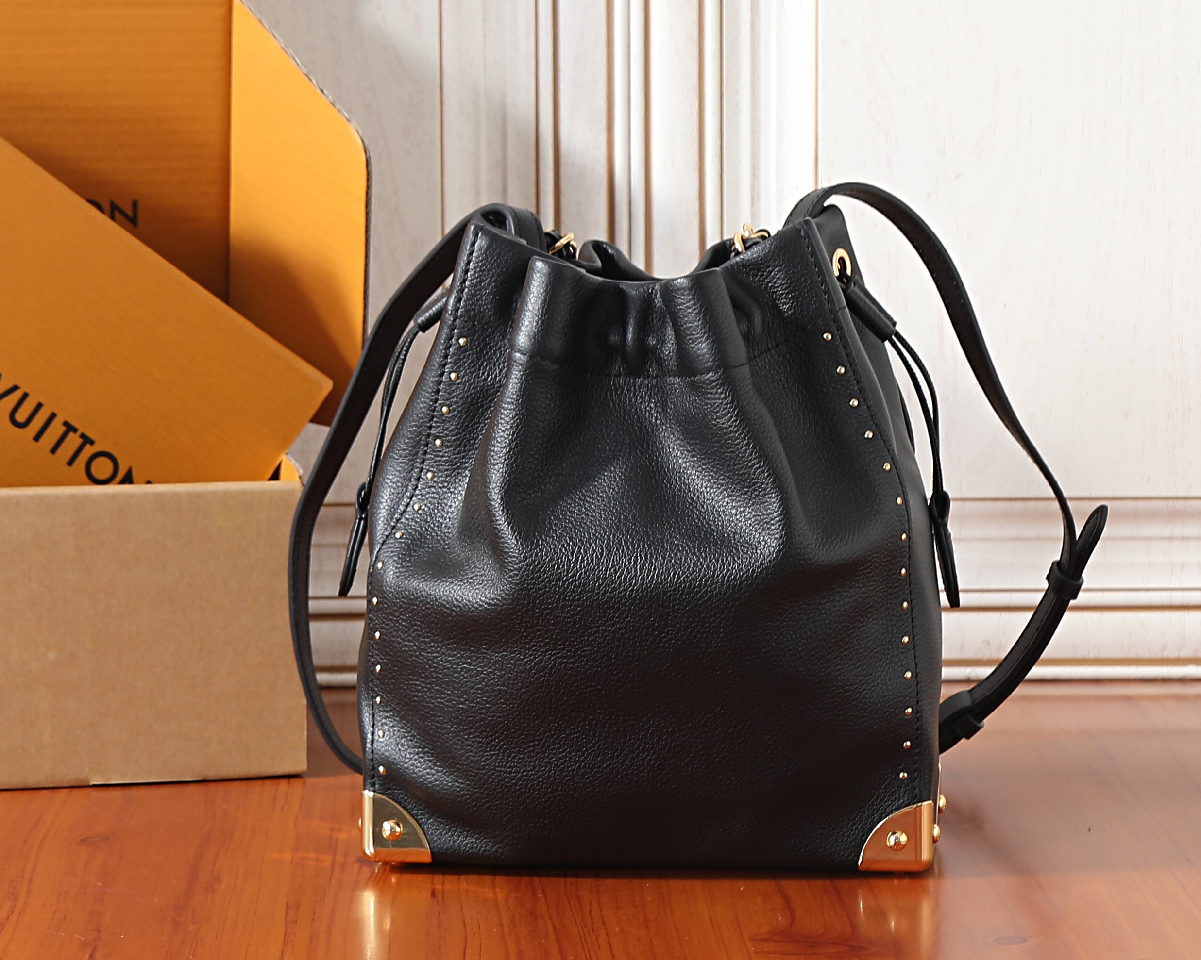 Louis Vuitton Noé Trunk Bucket Bag - Image 3