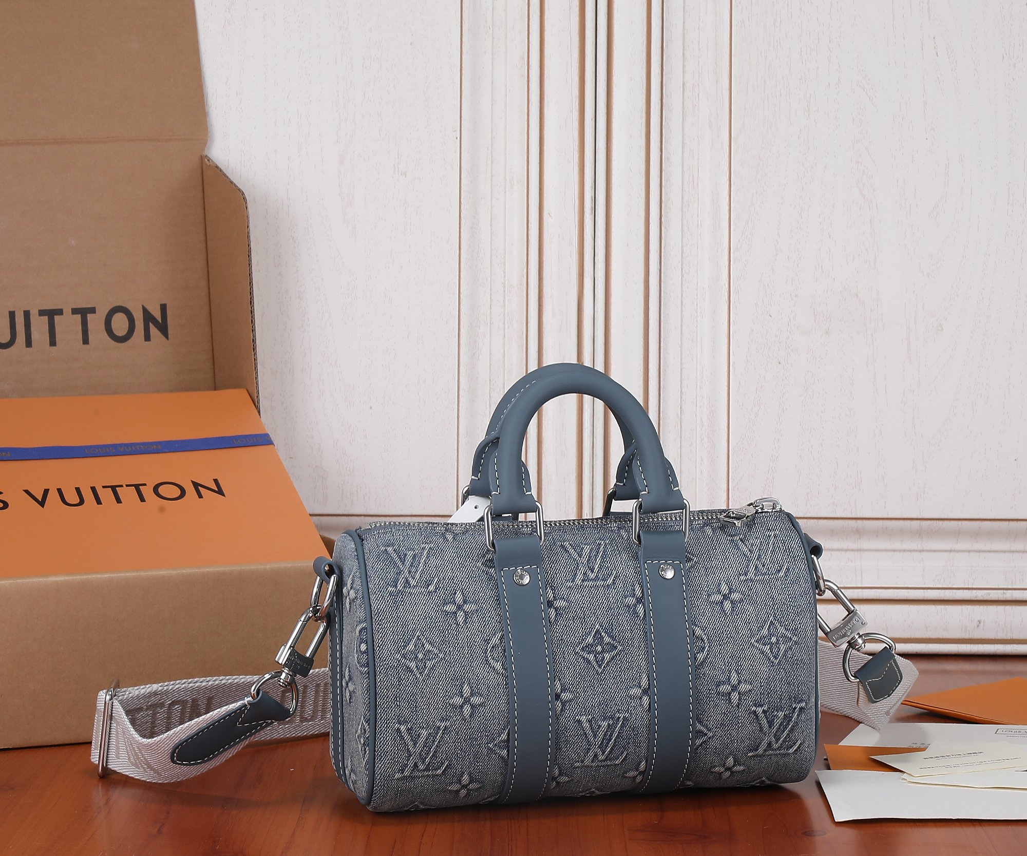 Louis Vuitton Keepall Bandoulière 25 Monogram Washed Denim Travel Bag - Image 3