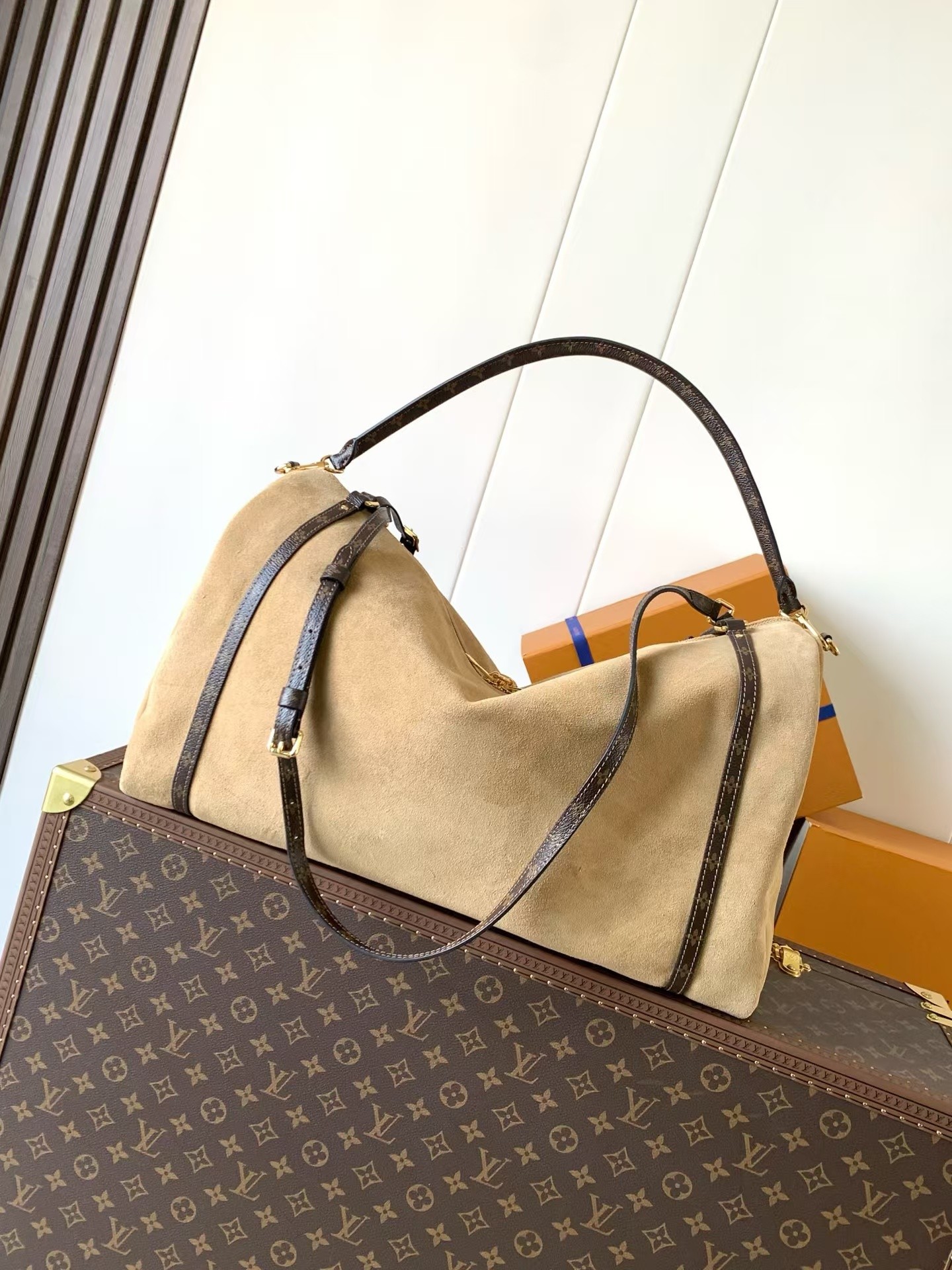 Express Travel Large Travel Bag in Cowhide Leather and Monogram Canvas - Image 3