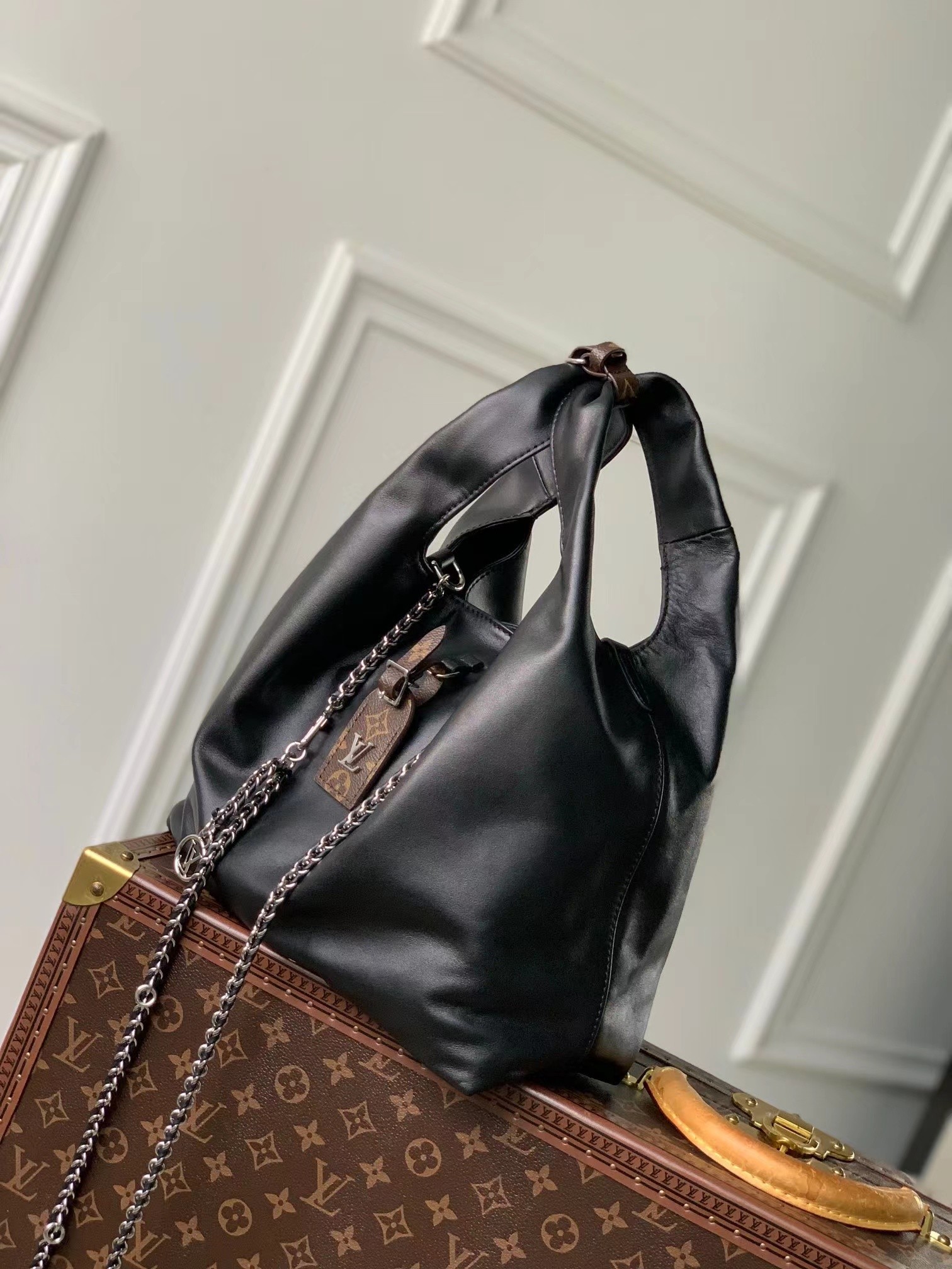 Louis Vuitton Atlantis Medium Handbag M11266 - Image 3