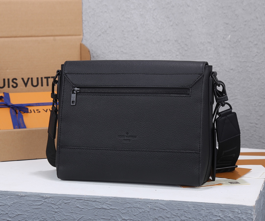 Louis Vuitton Aerogram Messenger Crossbody Bag - Image 3