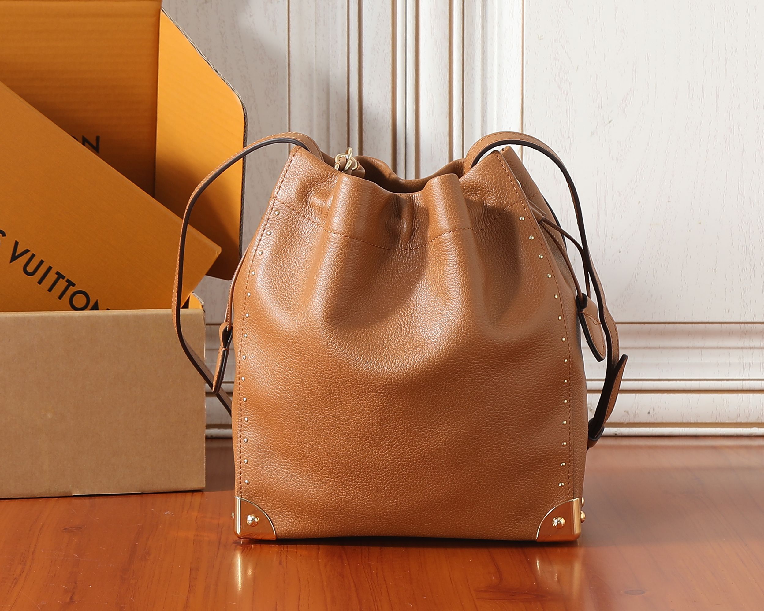 Noé Trunk Drawstring Bucket Bag - Image 3