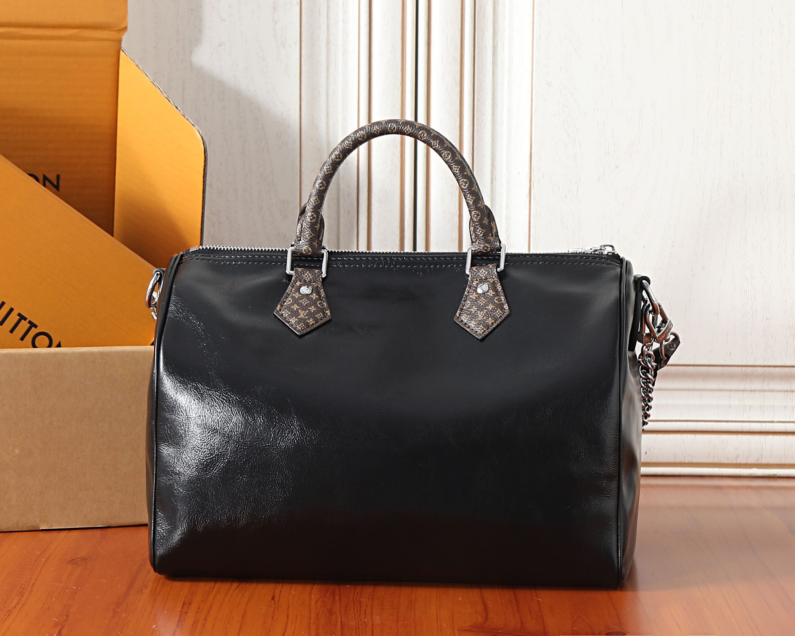 Louis Vuitton Speedy Soft 30 Handbag - Image 3