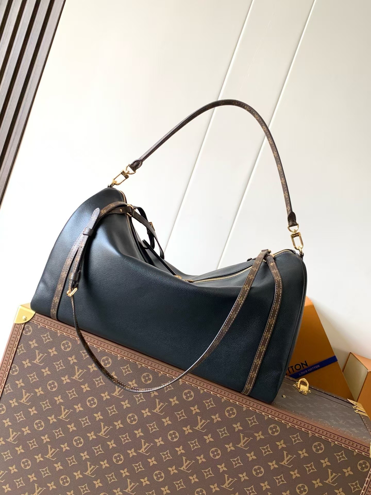 Louis Vuitton Express Travel Large Keepall Bag M26037 - Image 3