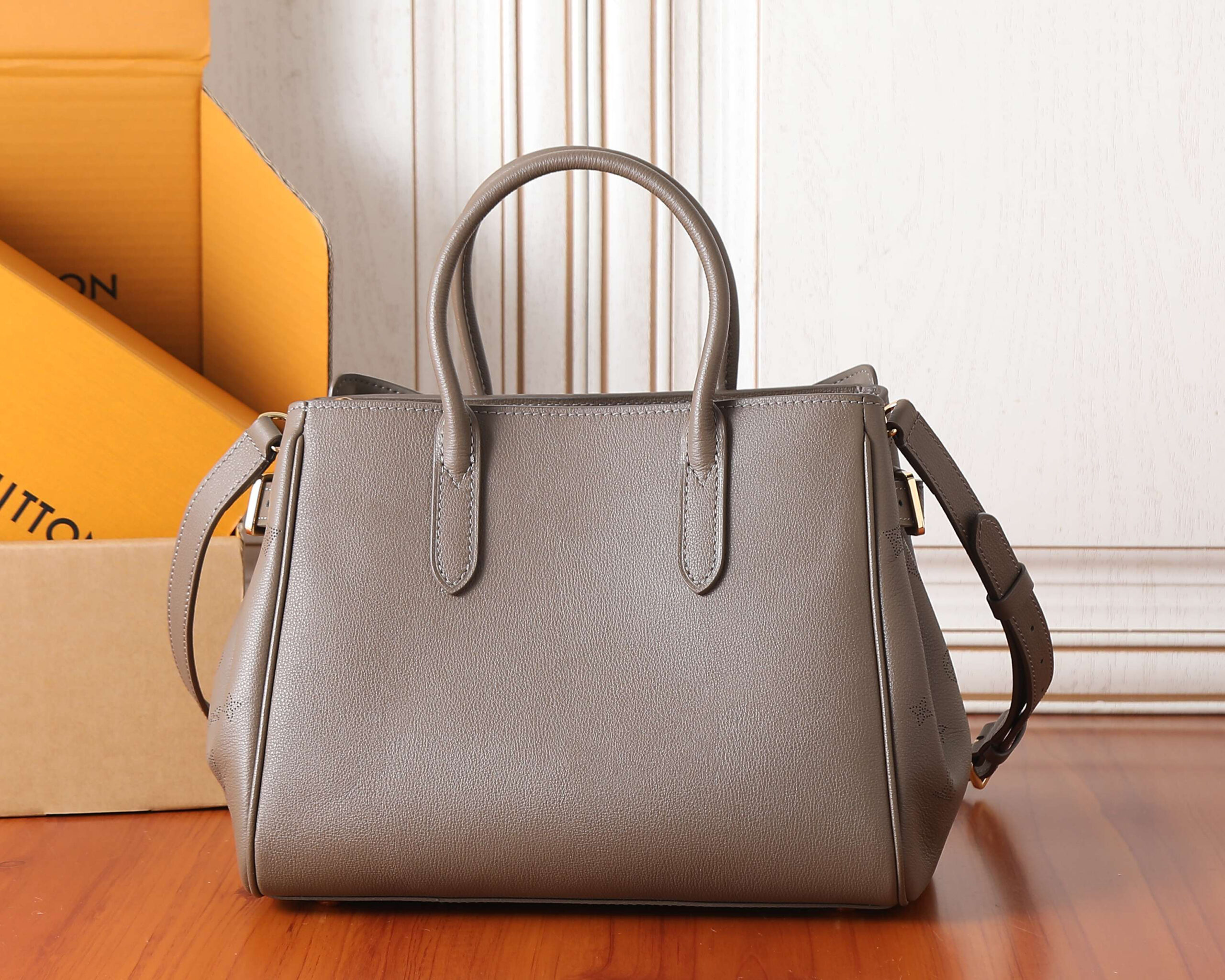 Louis Vuitton Vendôme PM Handbag - Image 3