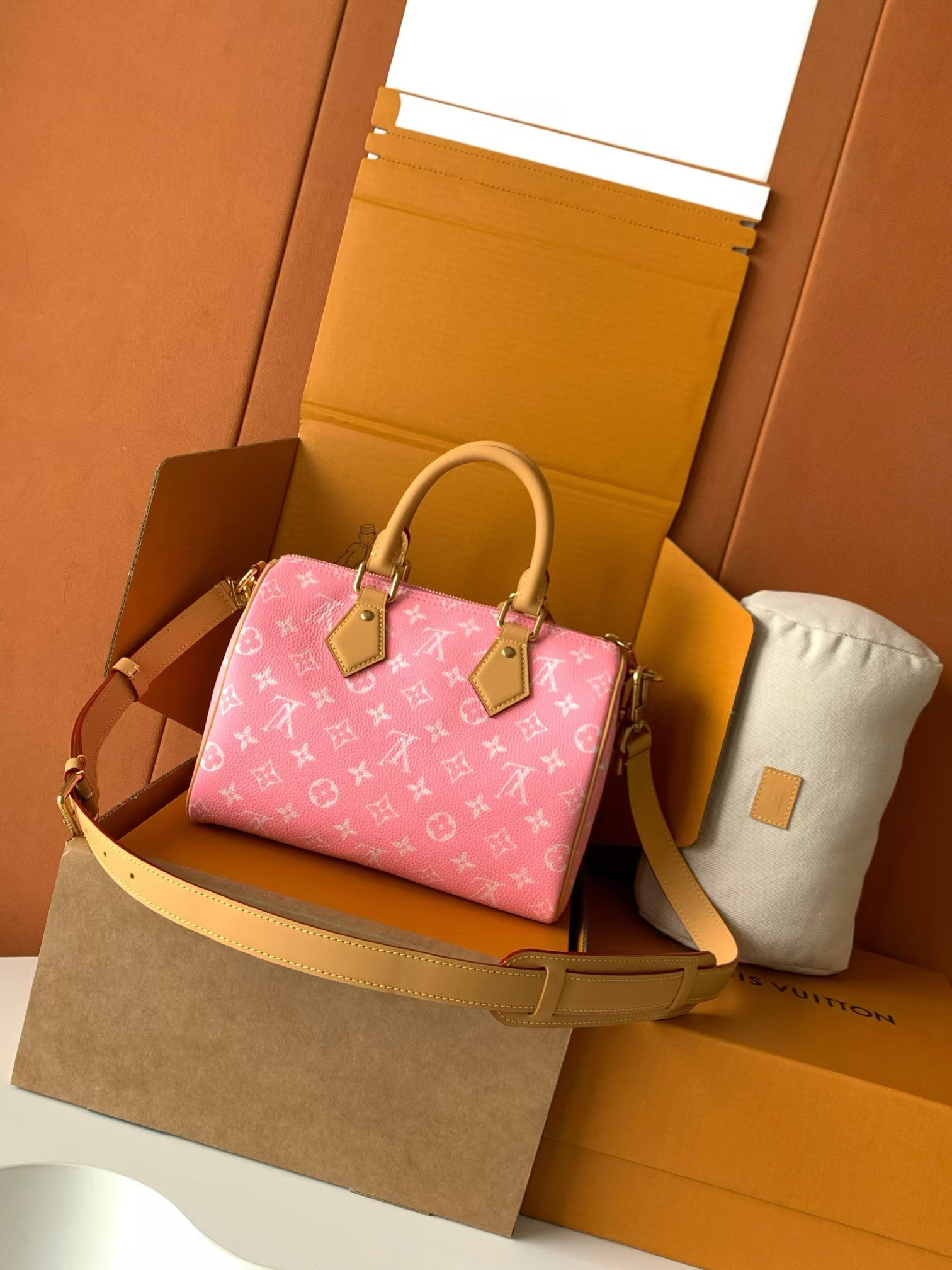 Speedy Bandoulière 25 Monogram Leather Handbag - Image 3