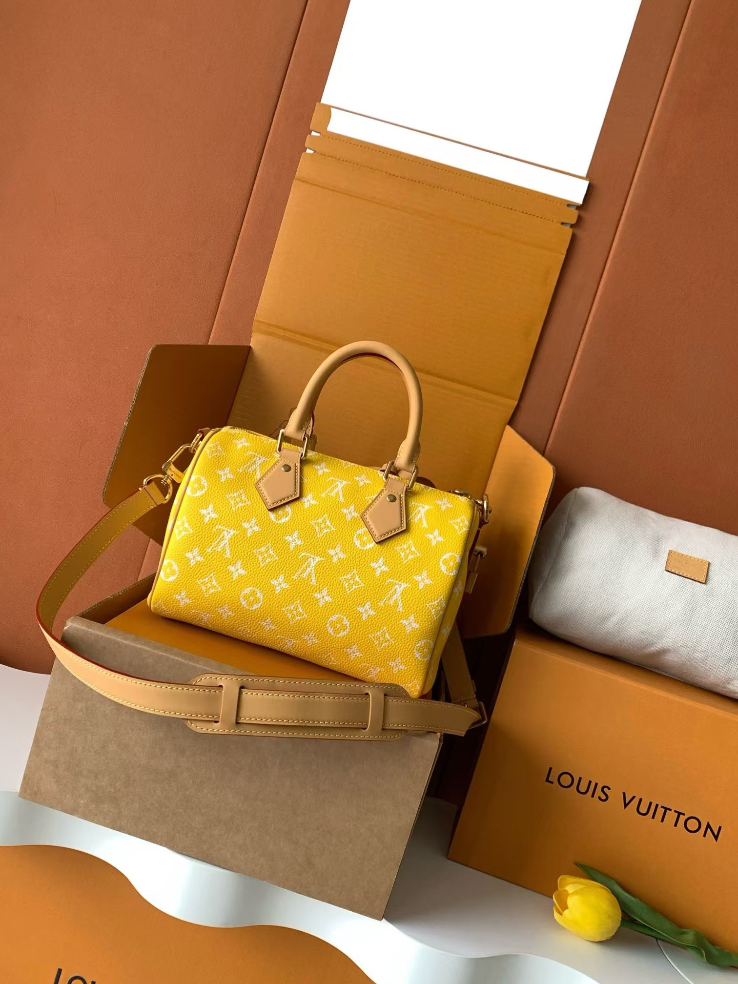 Louis Vuitton Speedy Bandoulière 25 Monogram Leather Crossbody Bag - Image 3