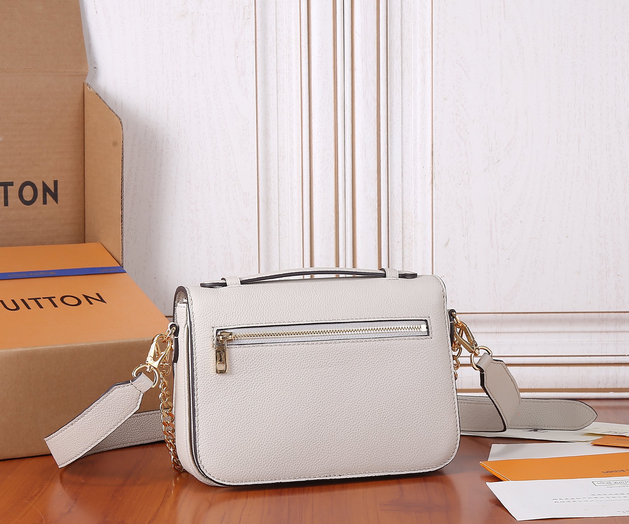Louis Vuitton Twist Oxford Leather Handbag - Image 3