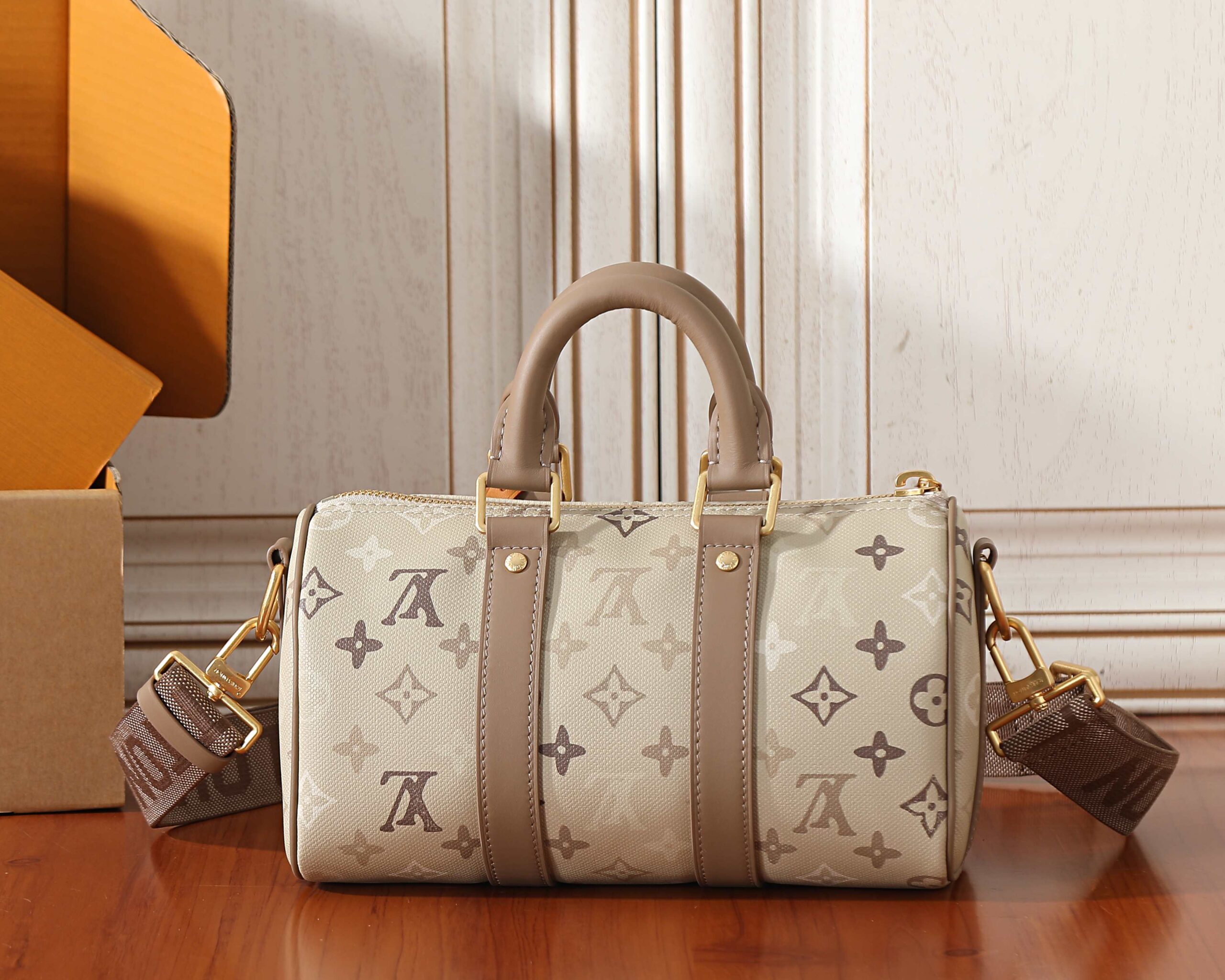 Louis Vuitton Keepall Bandoulière 25 Travel Bag – Monogram Surplus - Image 3