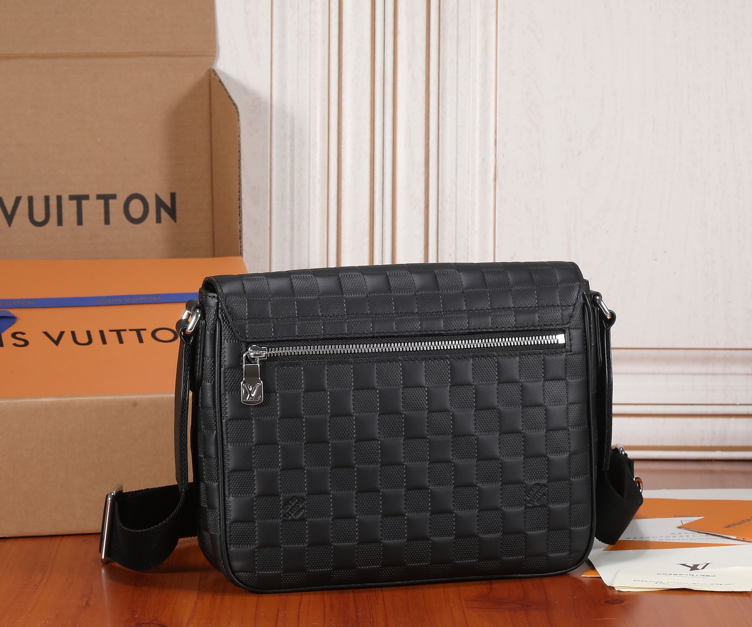 Louis Vuitton District Small Messenger Bag N42711 in Damier Infini - Image 3