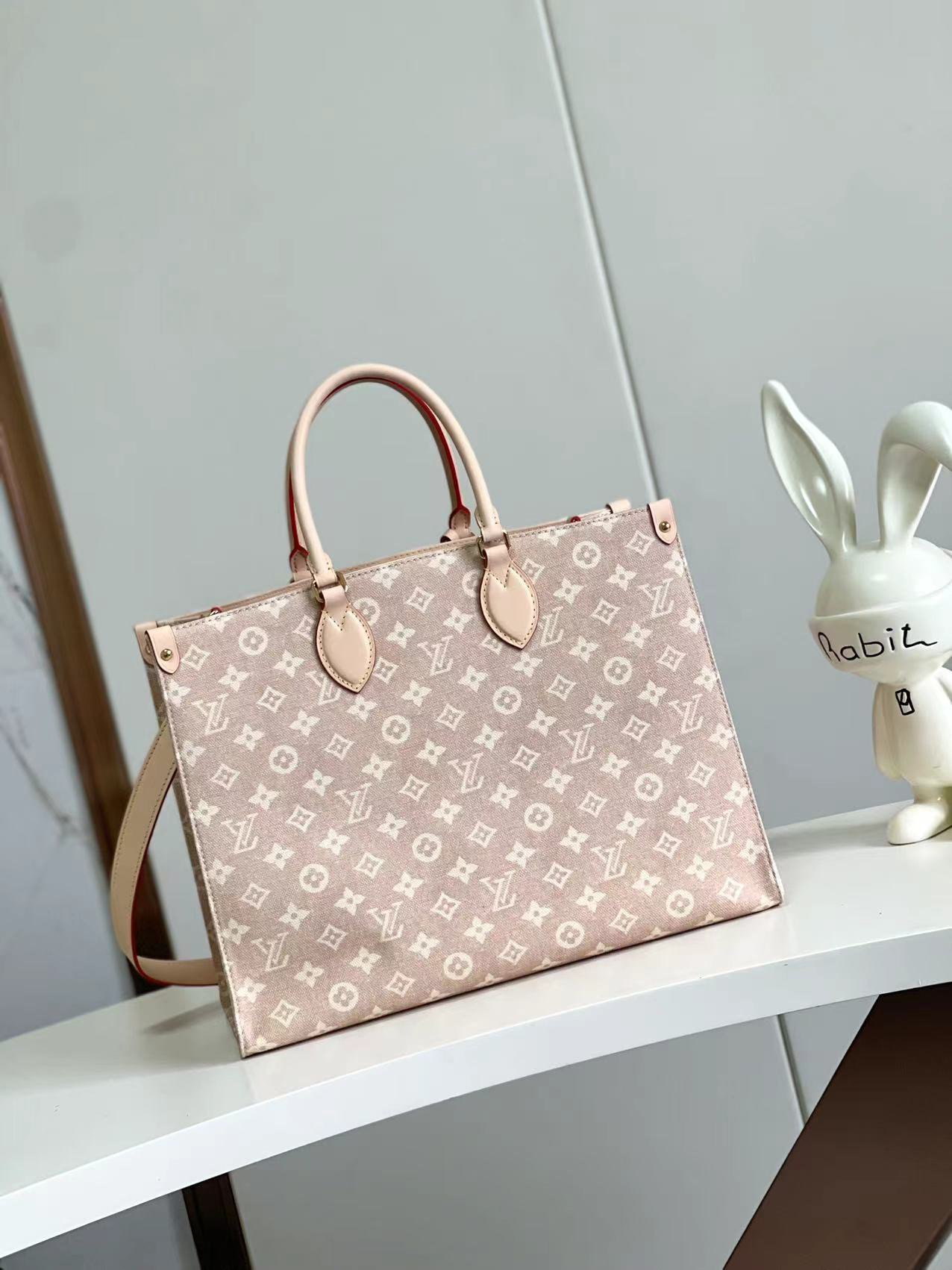 Louis Vuitton Onthego MM Canvas Tote Bag - Image 3