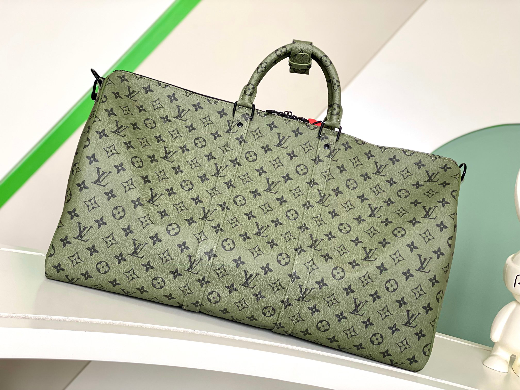Louis Vuitton Keepall Bandouliere 55 Travel Bag in Green Monogram - Image 3