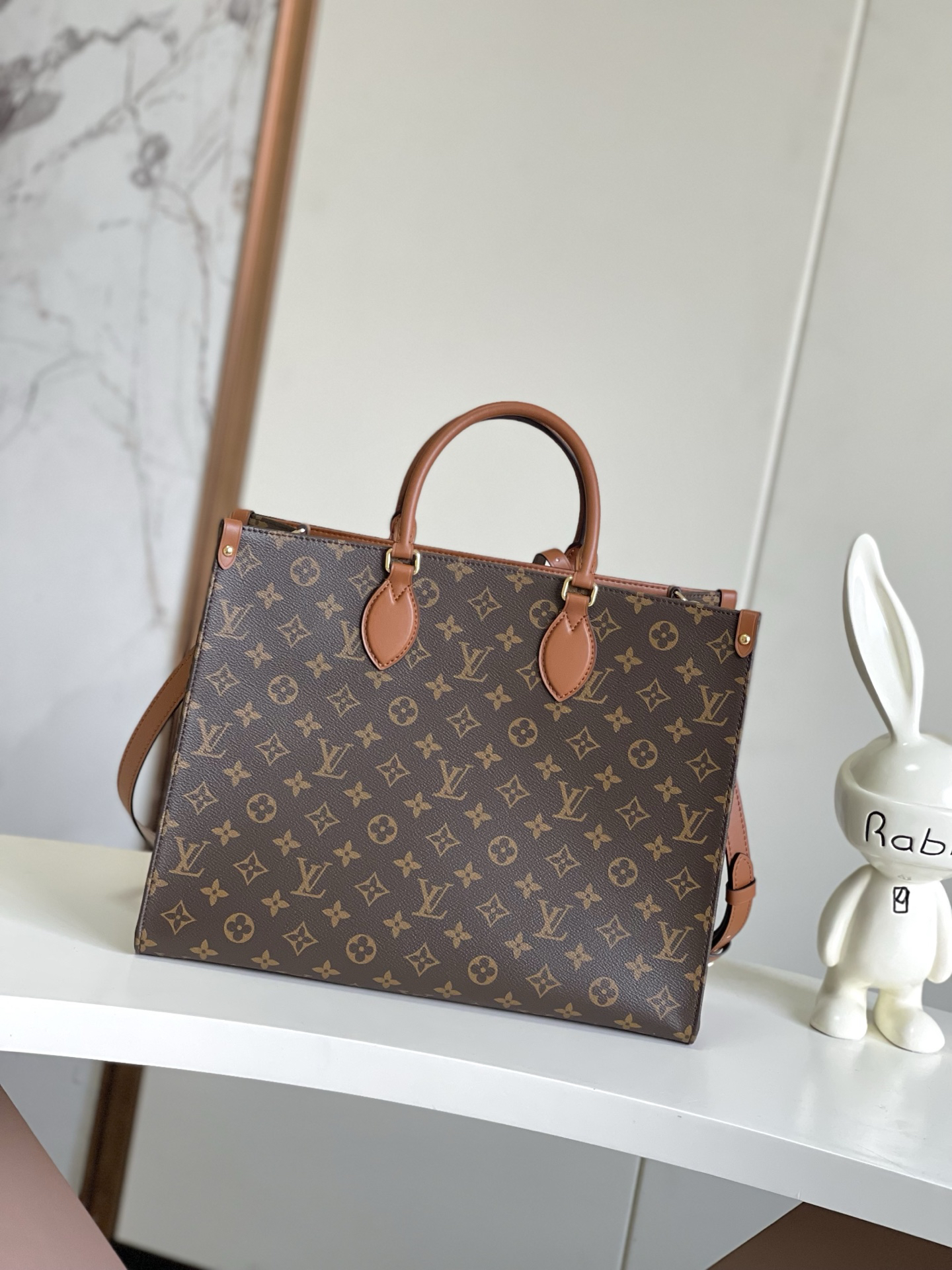 Louis Vuitton OnTheGo Organizer Tote Bag in Monogram Canvas - Image 3