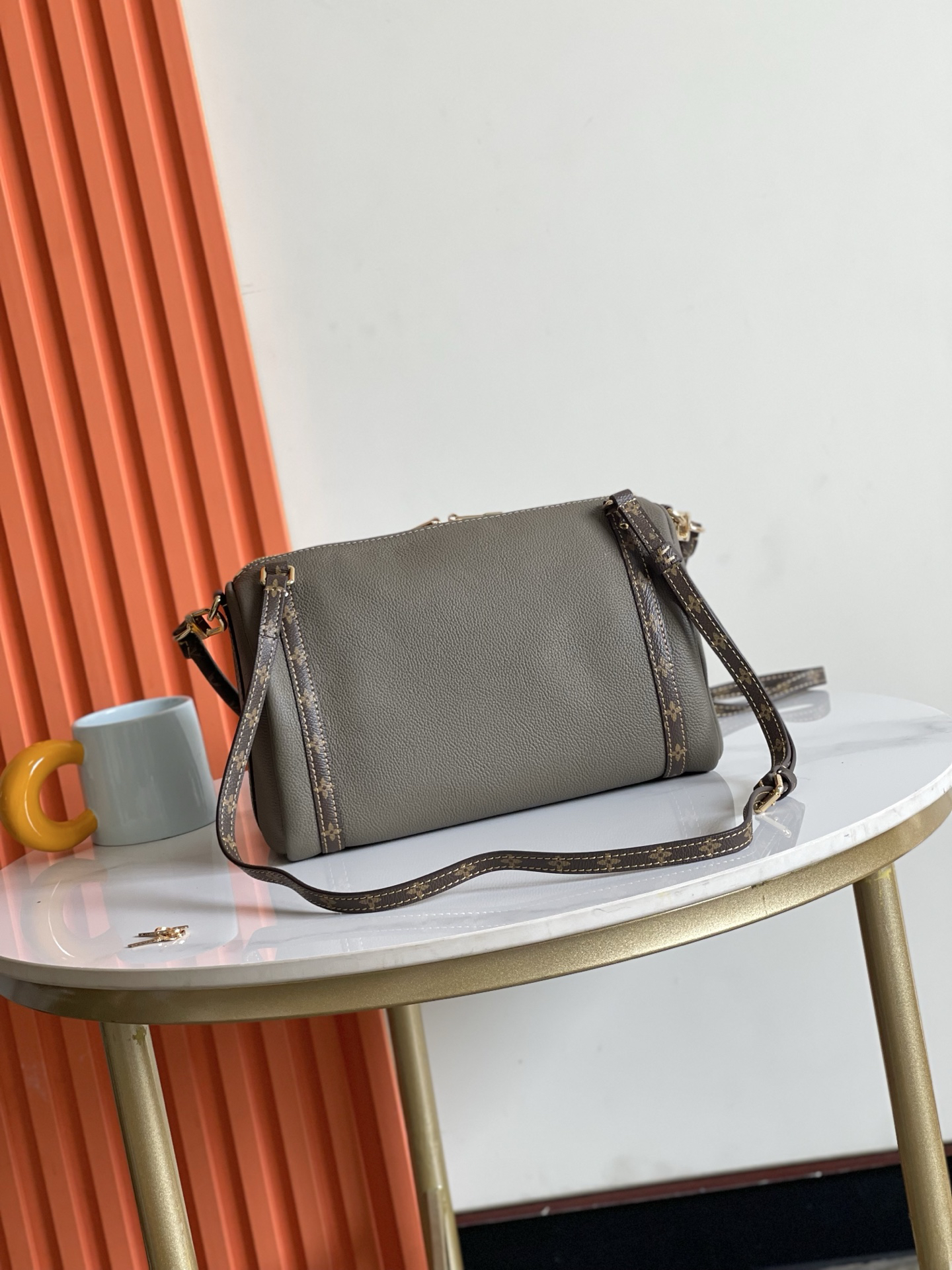 Louis Vuitton Express Small Shoulder Bag in Monogram Canvas - Image 3