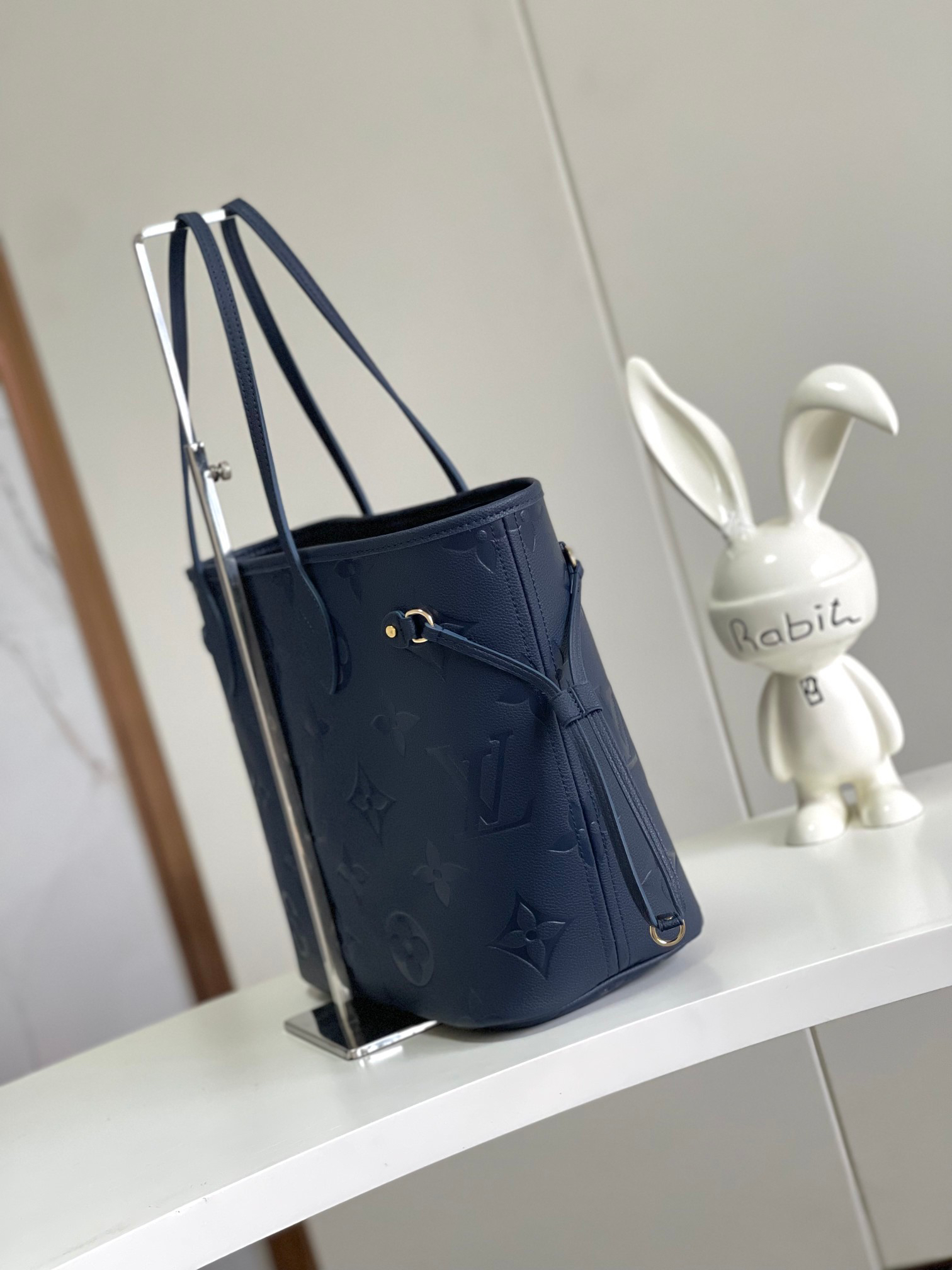 Louis Vuitton Neverfull MM Leather Tote Bag - Image 3