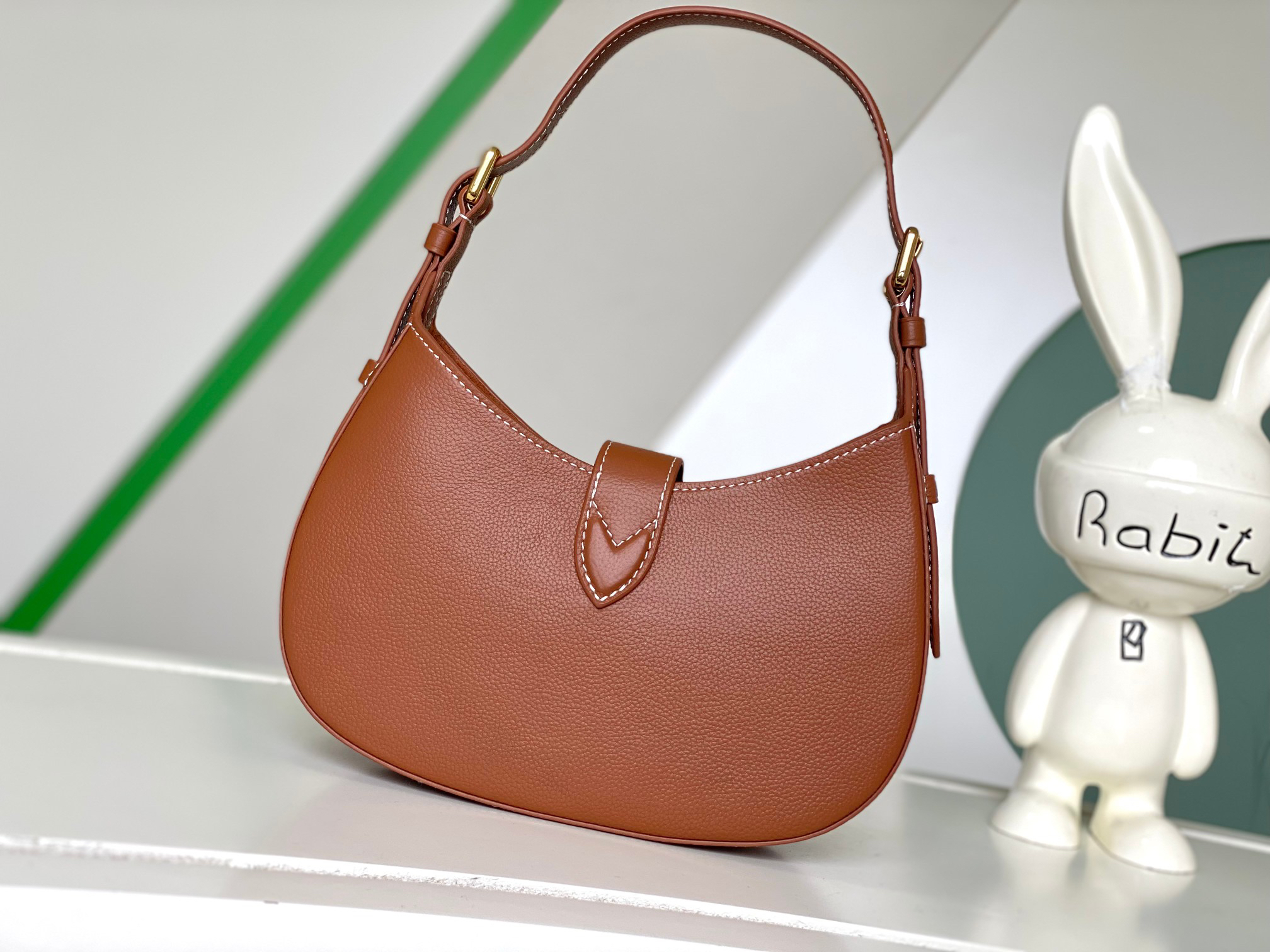 Louis Vuitton M24611 Leather Shoulder Bag - Image 3