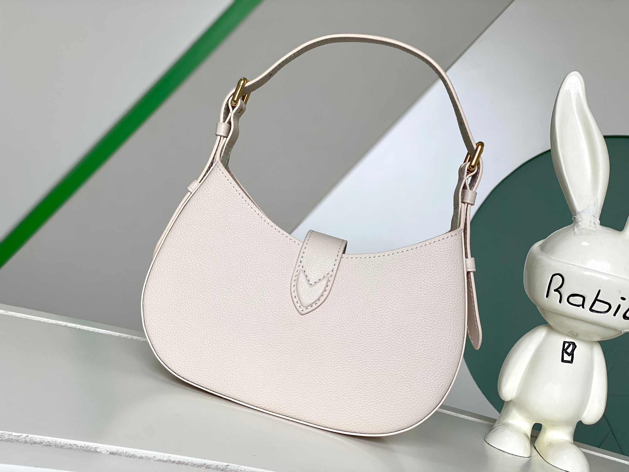 Louis Vuitton M24611 Leather Shoulder Bag - Image 3