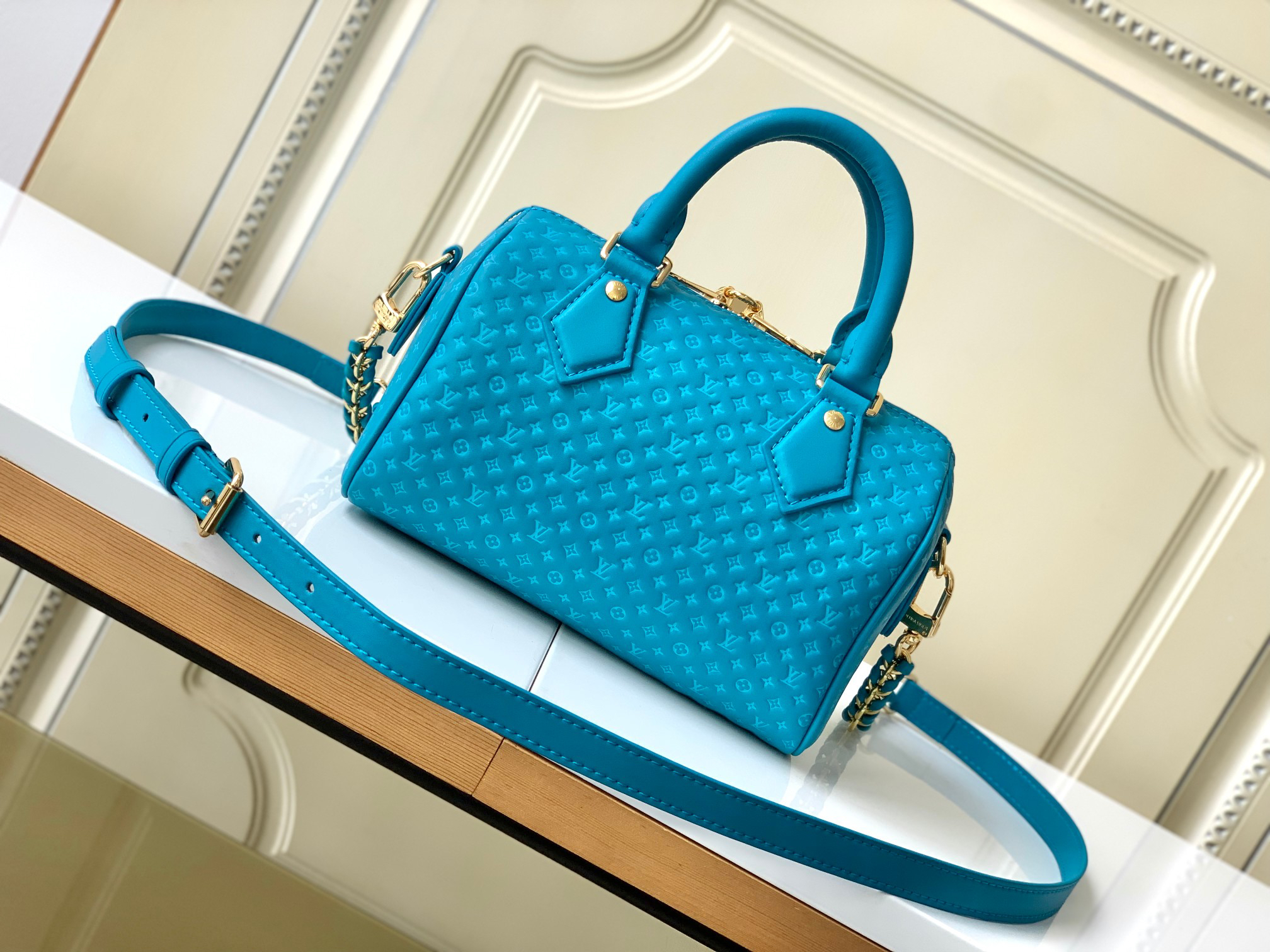 Louis Vuitton Speedy Bandoulière 20 Embossed Leather Crossbody Bag - Image 3