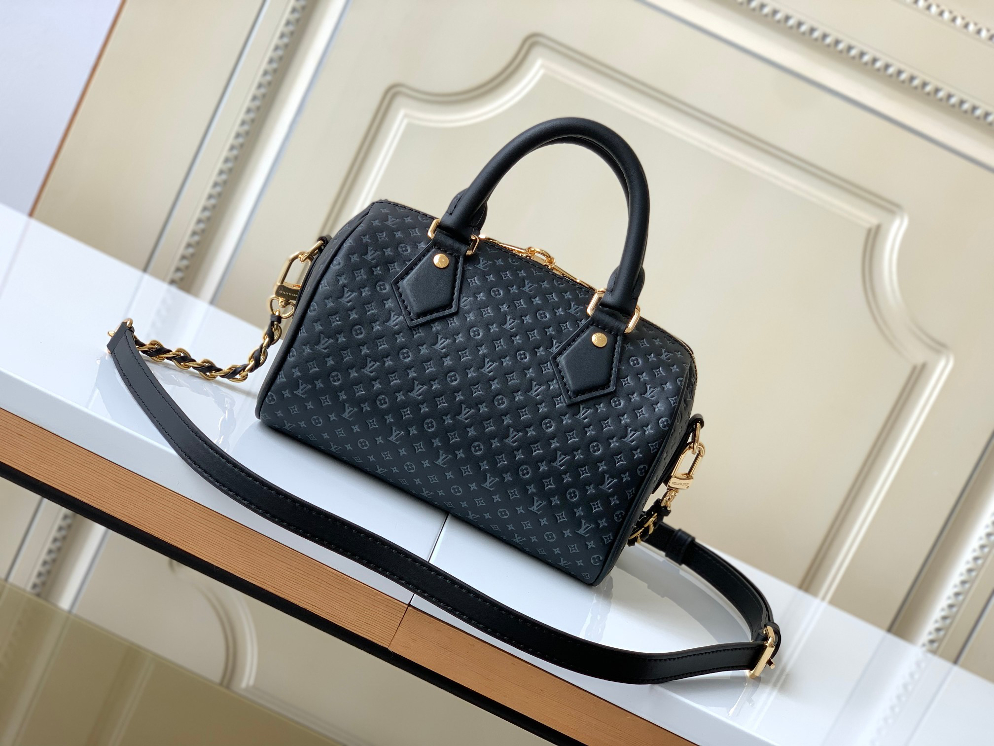Louis Vuitton Speedy Bandouliere 20 Leather Crossbody Bag - Image 3