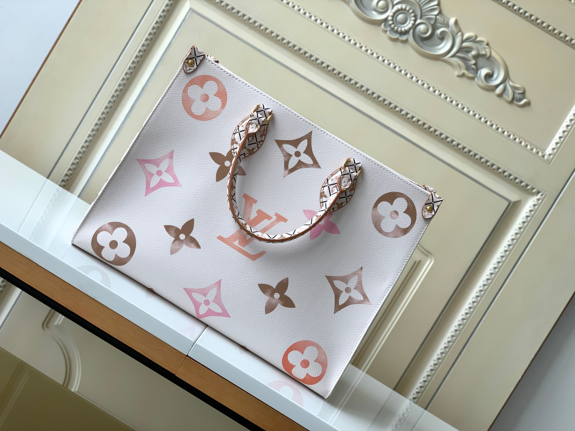 Louis Vuitton Onthego MM Monogram Tote Bag - Image 3