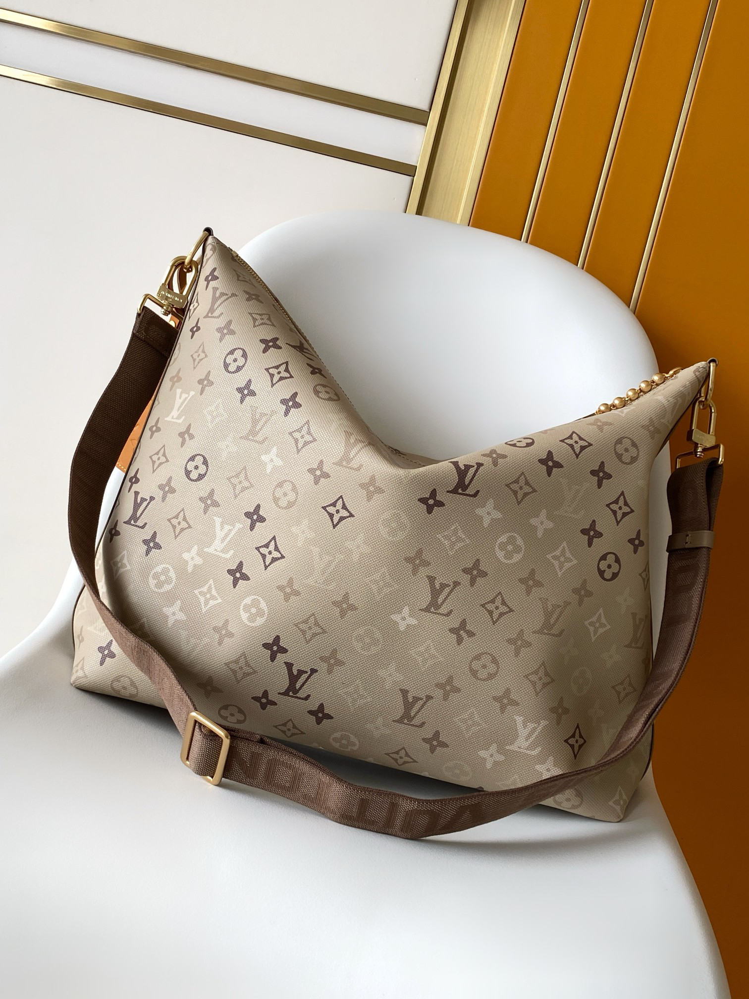 Louis Vuitton Metis Monogram Canvas Handbag - Image 3